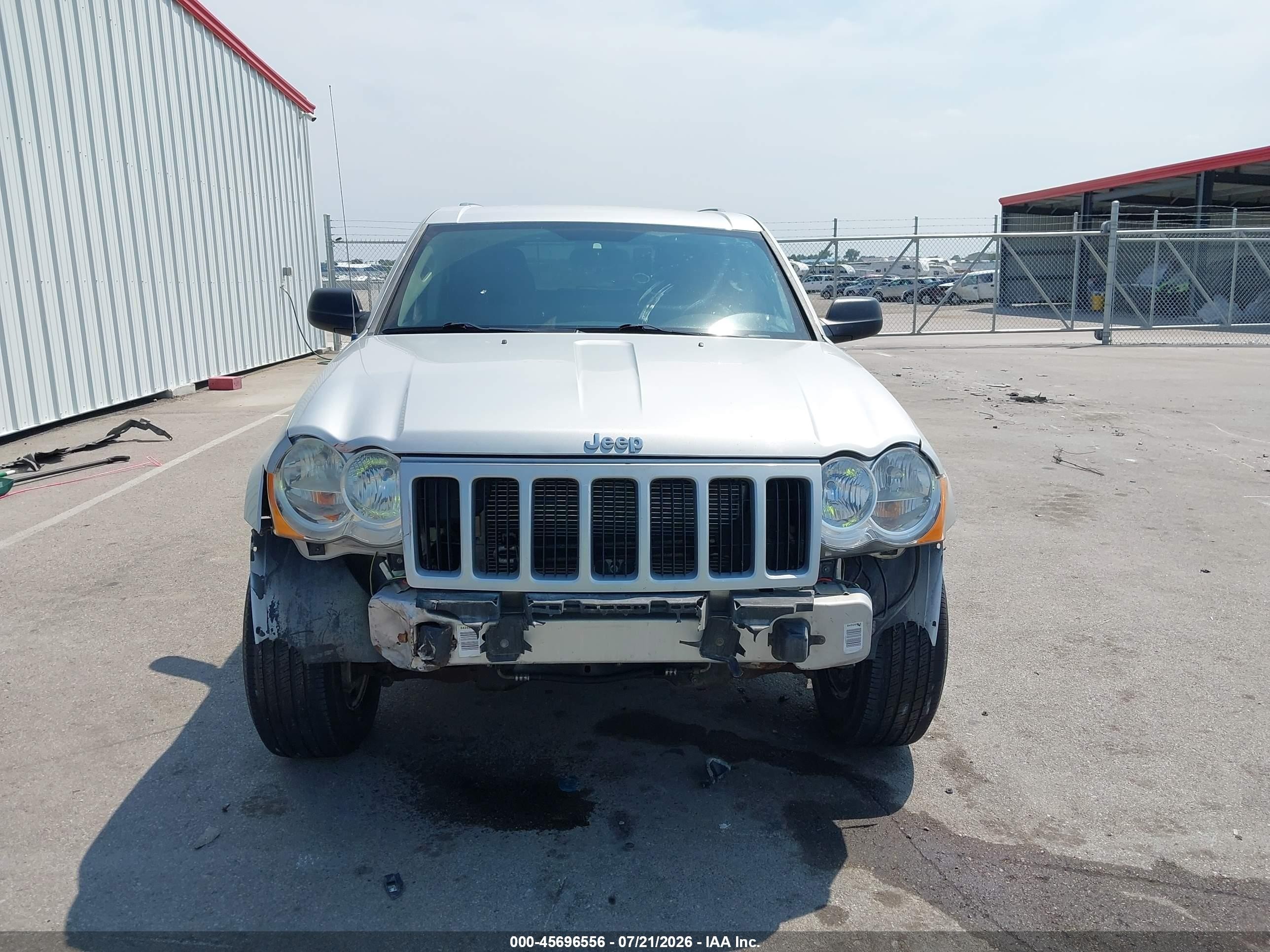 2008 Jeep Grand Cherokee Laredo Серебряный vin: 1J8GR48K48C190017