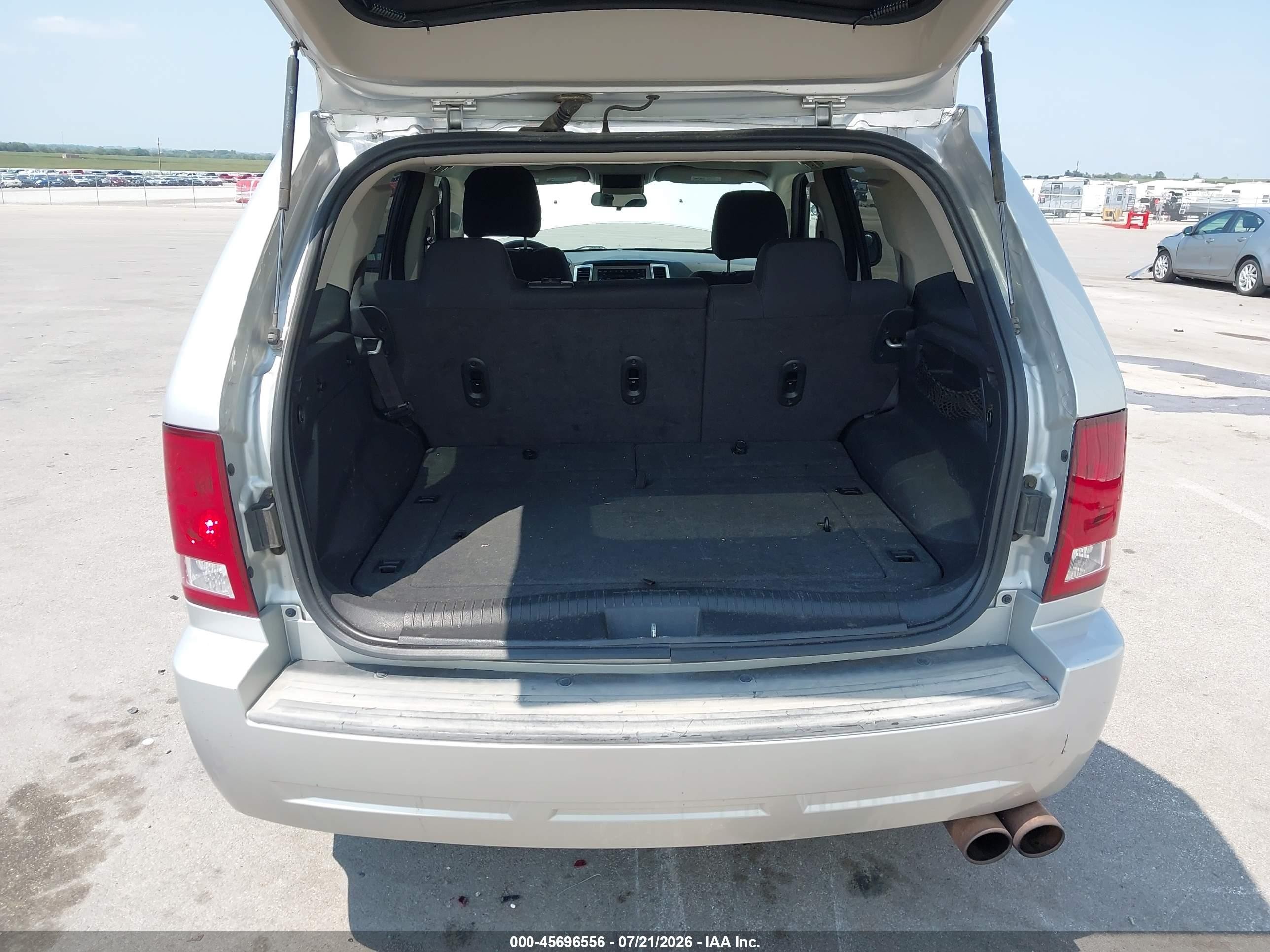 2008 Jeep Grand Cherokee Laredo Серебряный vin: 1J8GR48K48C190017
