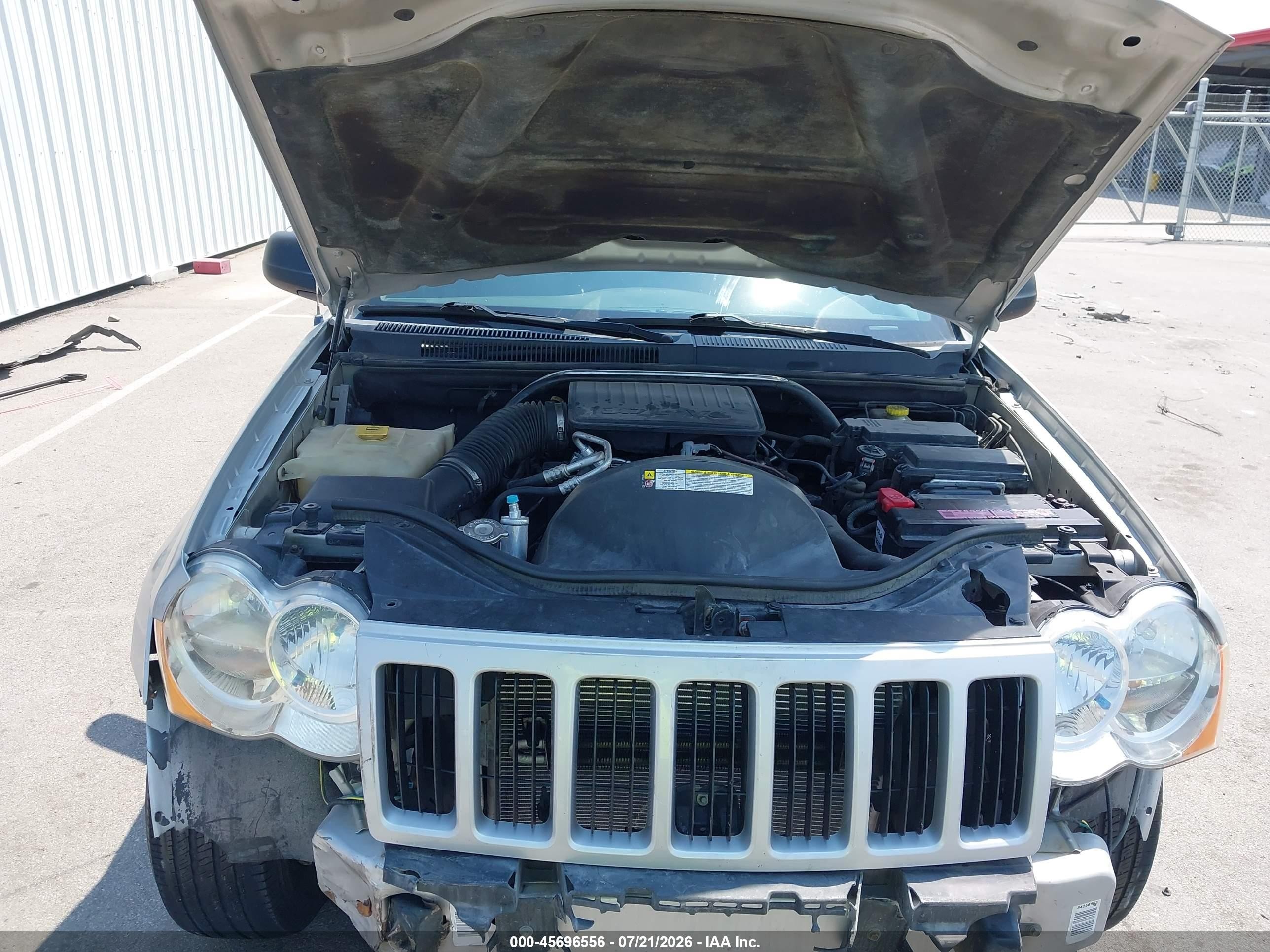 2008 Jeep Grand Cherokee Laredo Серебряный vin: 1J8GR48K48C190017