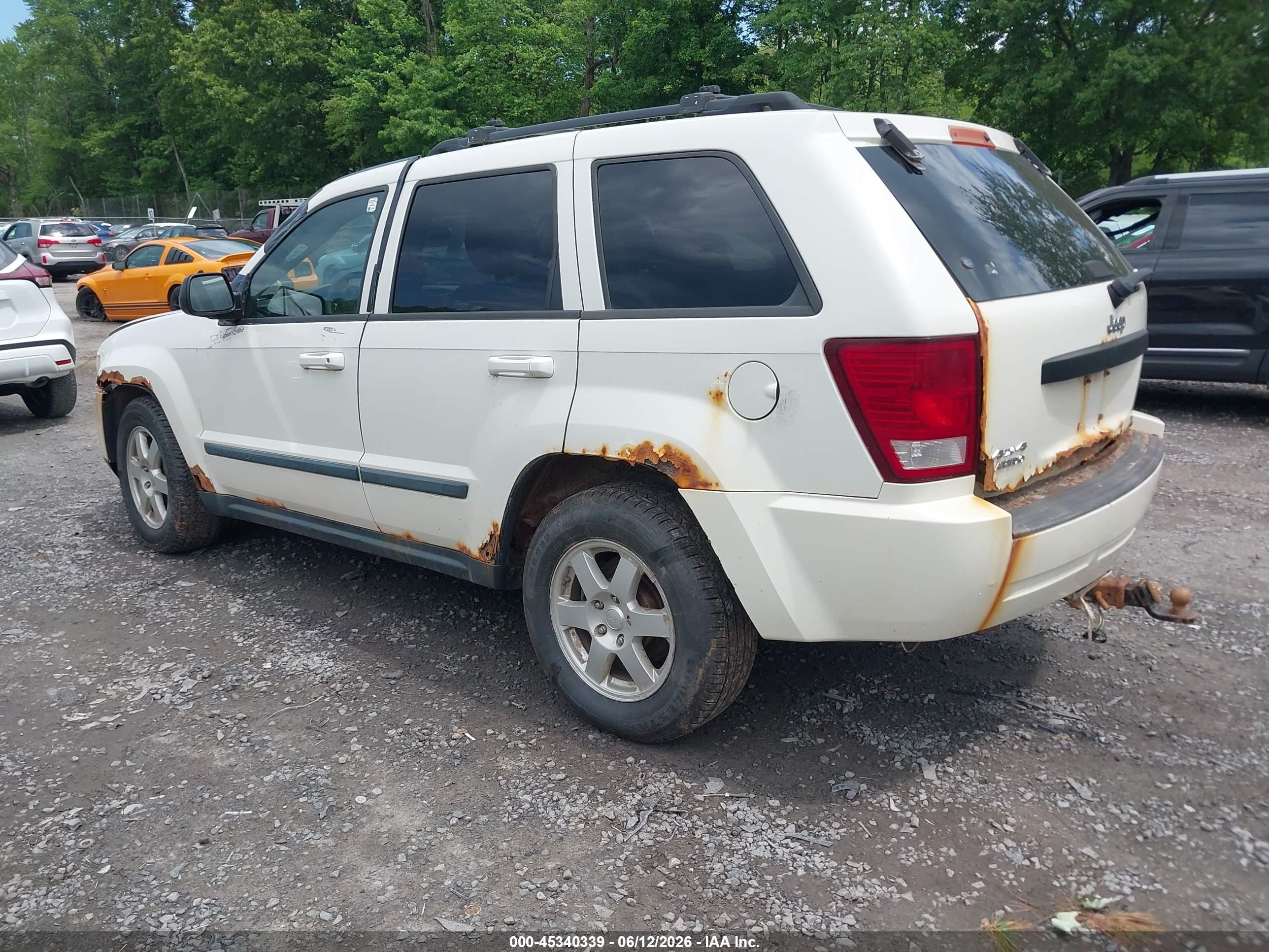 2008 Jeep Grand Cherokee Laredo White vin: 1J8GR48K48C210329
