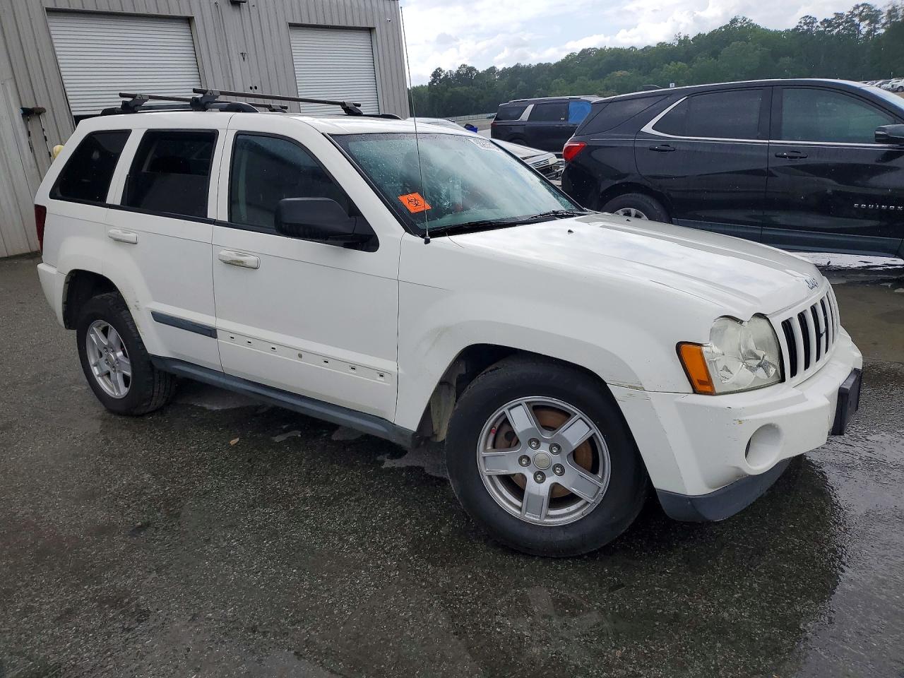 2007 Jeep Grand Cherokee Laredo Белый vin: 1J8GR48K57C532007