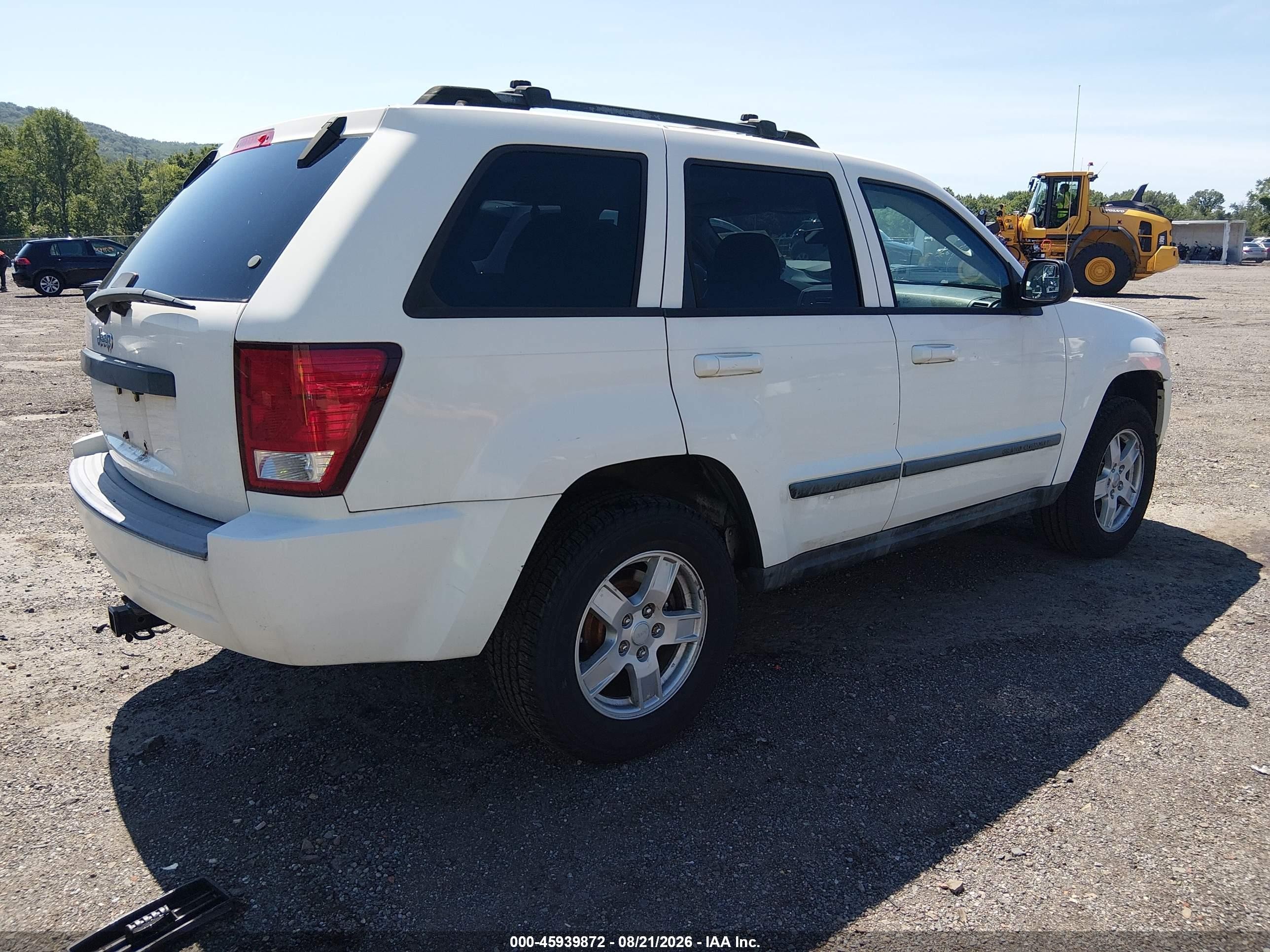 2007 Jeep Grand Cherokee Laredo/columbia/freedom Белый vin: 1J8GR48K57C615498