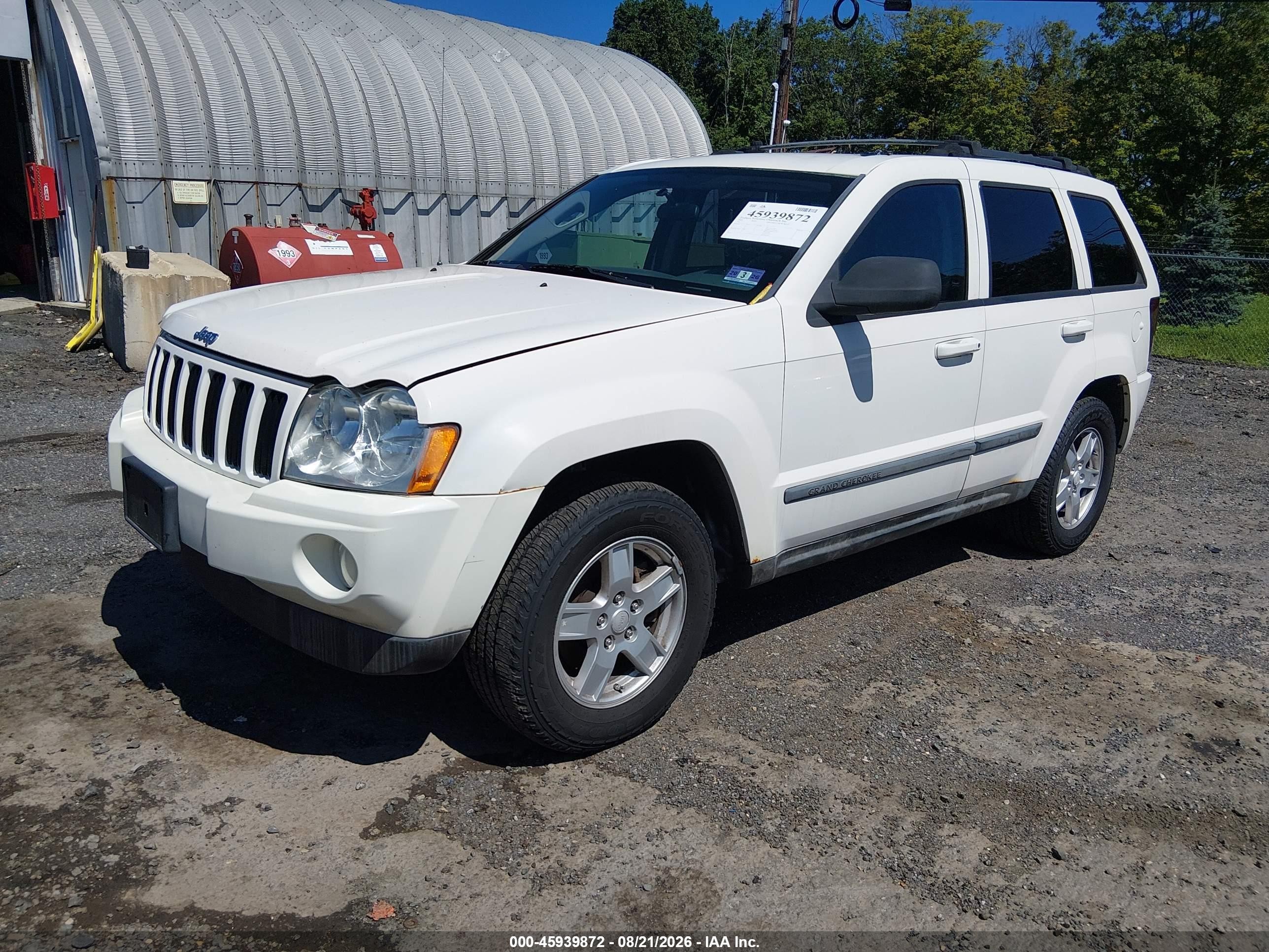 2007 Jeep Grand Cherokee Laredo/columbia/freedom Белый vin: 1J8GR48K57C615498