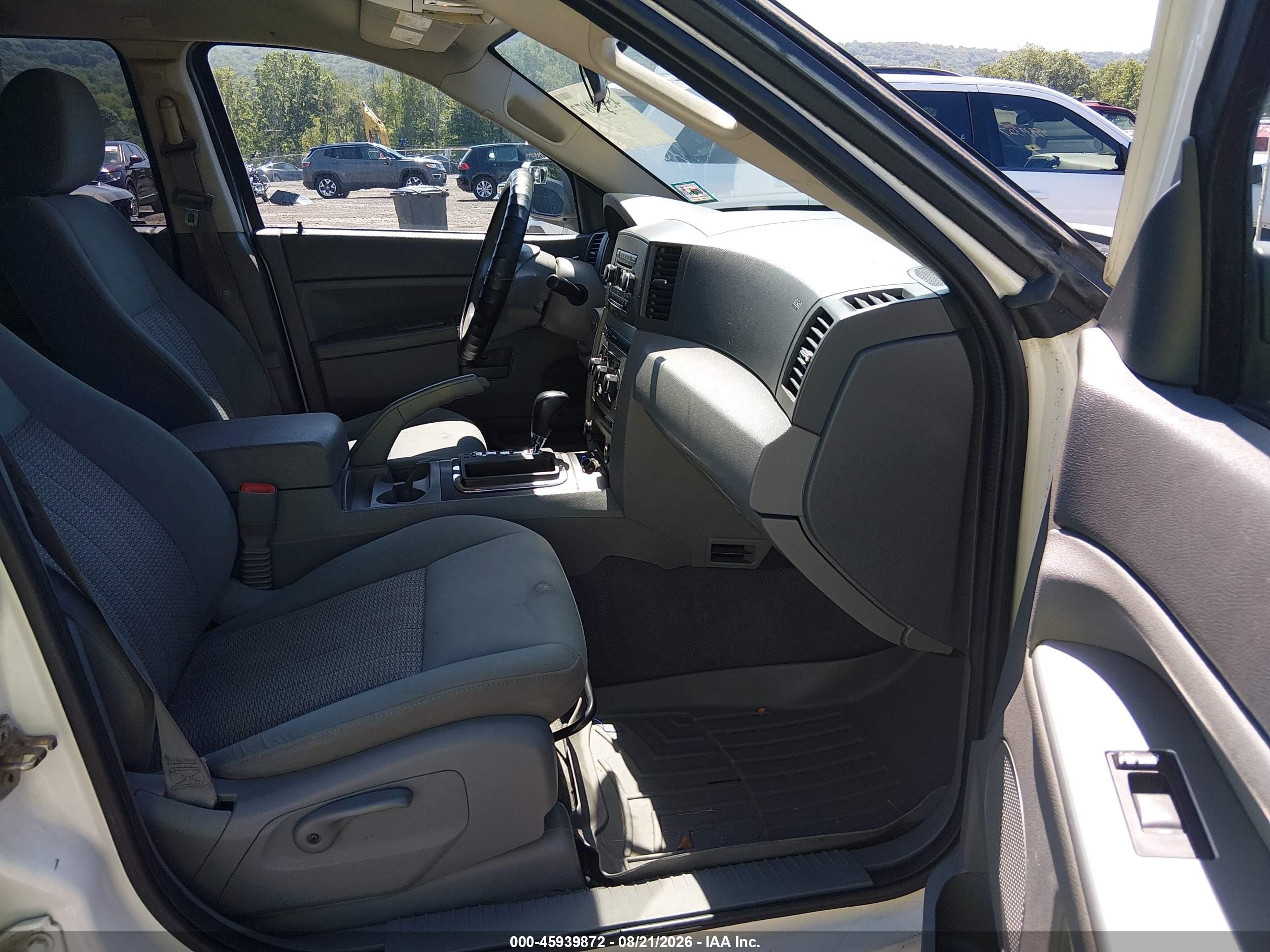 2007 Jeep Grand Cherokee Laredo/columbia/freedom Белый vin: 1J8GR48K57C615498