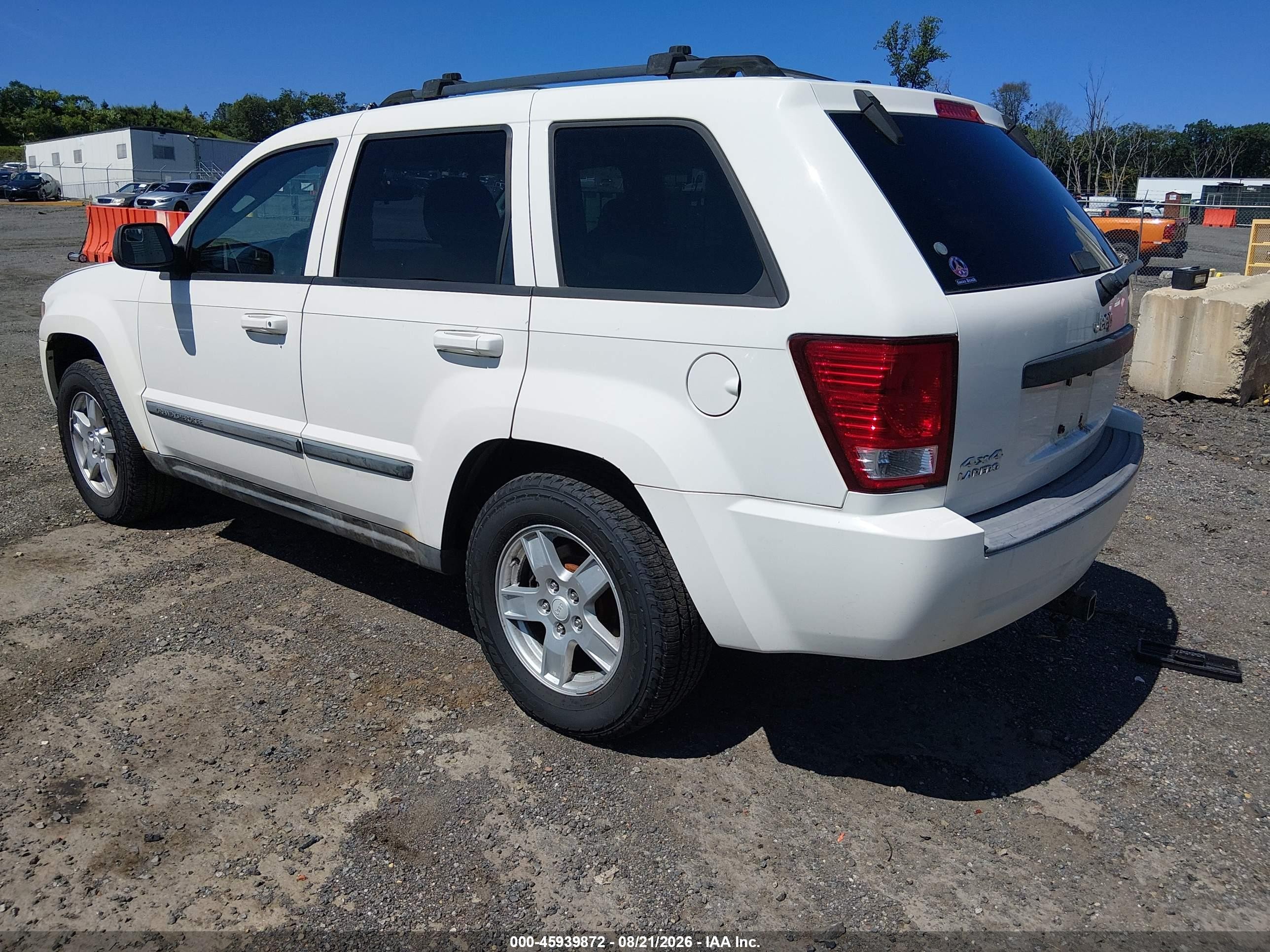 2007 Jeep Grand Cherokee Laredo/columbia/freedom Белый vin: 1J8GR48K57C615498