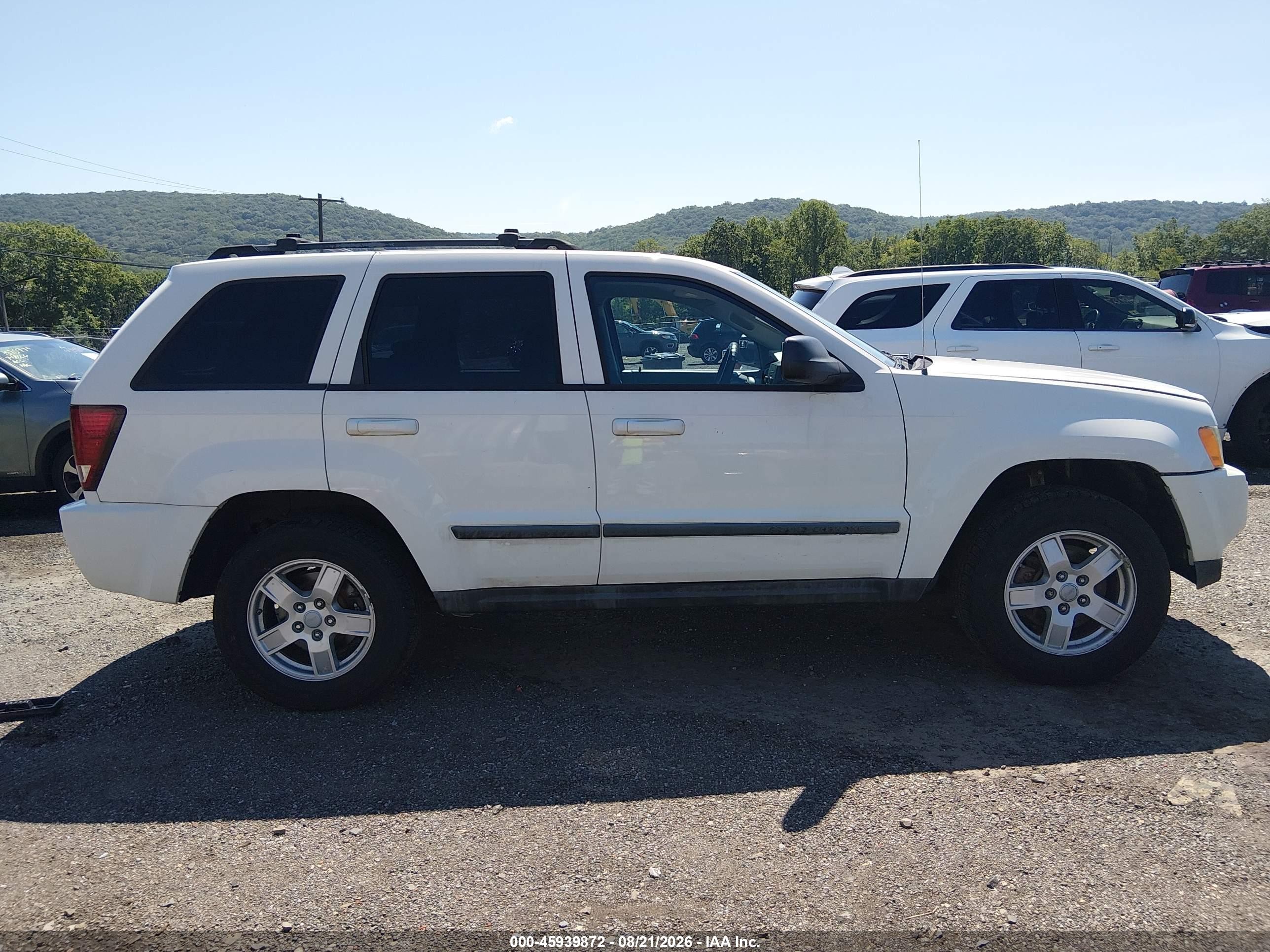 2007 Jeep Grand Cherokee Laredo/columbia/freedom Белый vin: 1J8GR48K57C615498