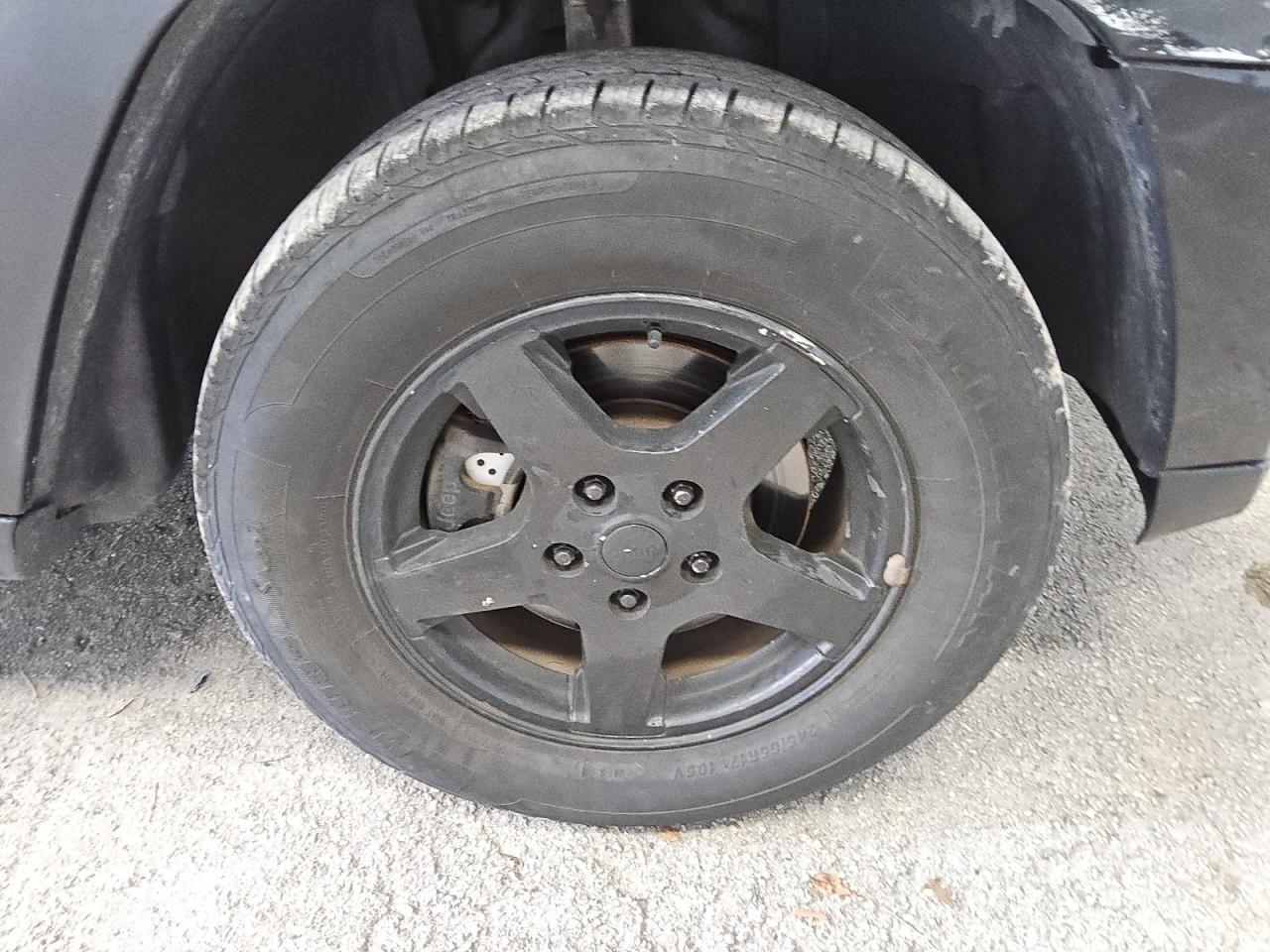 2007 Jeep Grand Cherokee Laredo Black vin: 1J8GR48K57C619616 Damage: Right Front Wheel, Curb Rash, 4 To 5 Inches