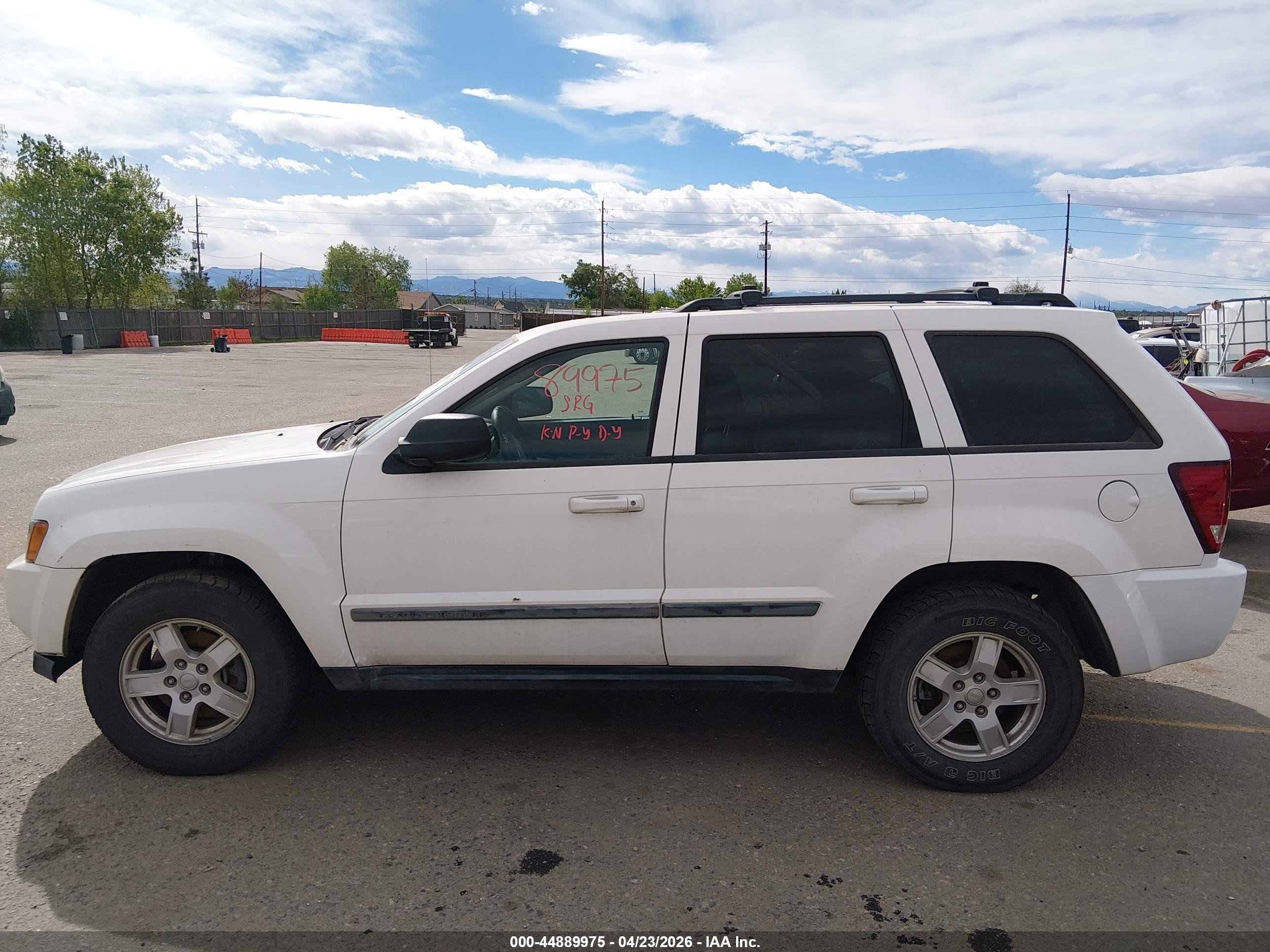 2007 Jeep Grand Cherokee Laredo White vin: 1J8GR48K57C687608