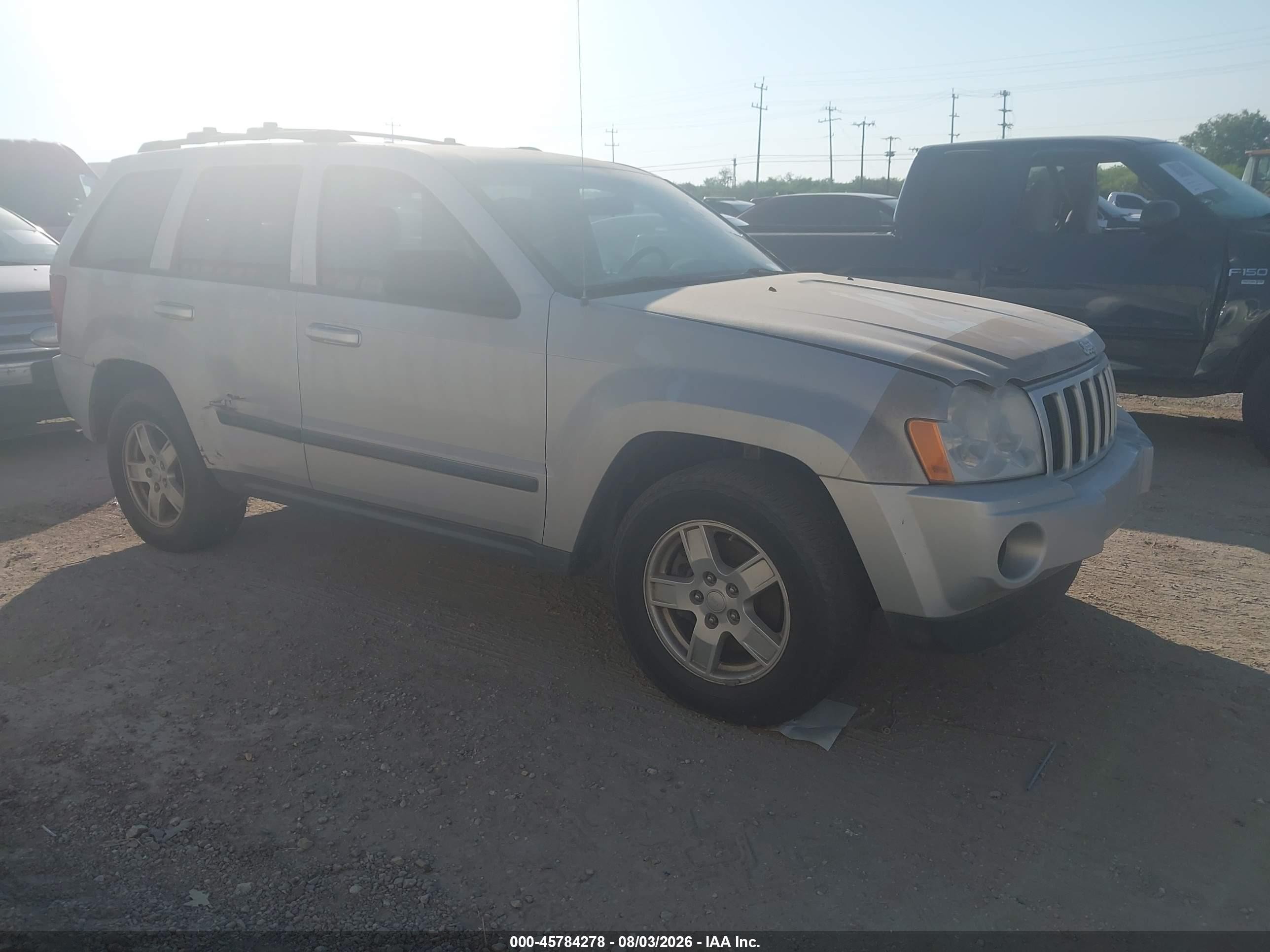 2007 Jeep Grand Cherokee Laredo Silver vin: 1J8GR48K57C688404