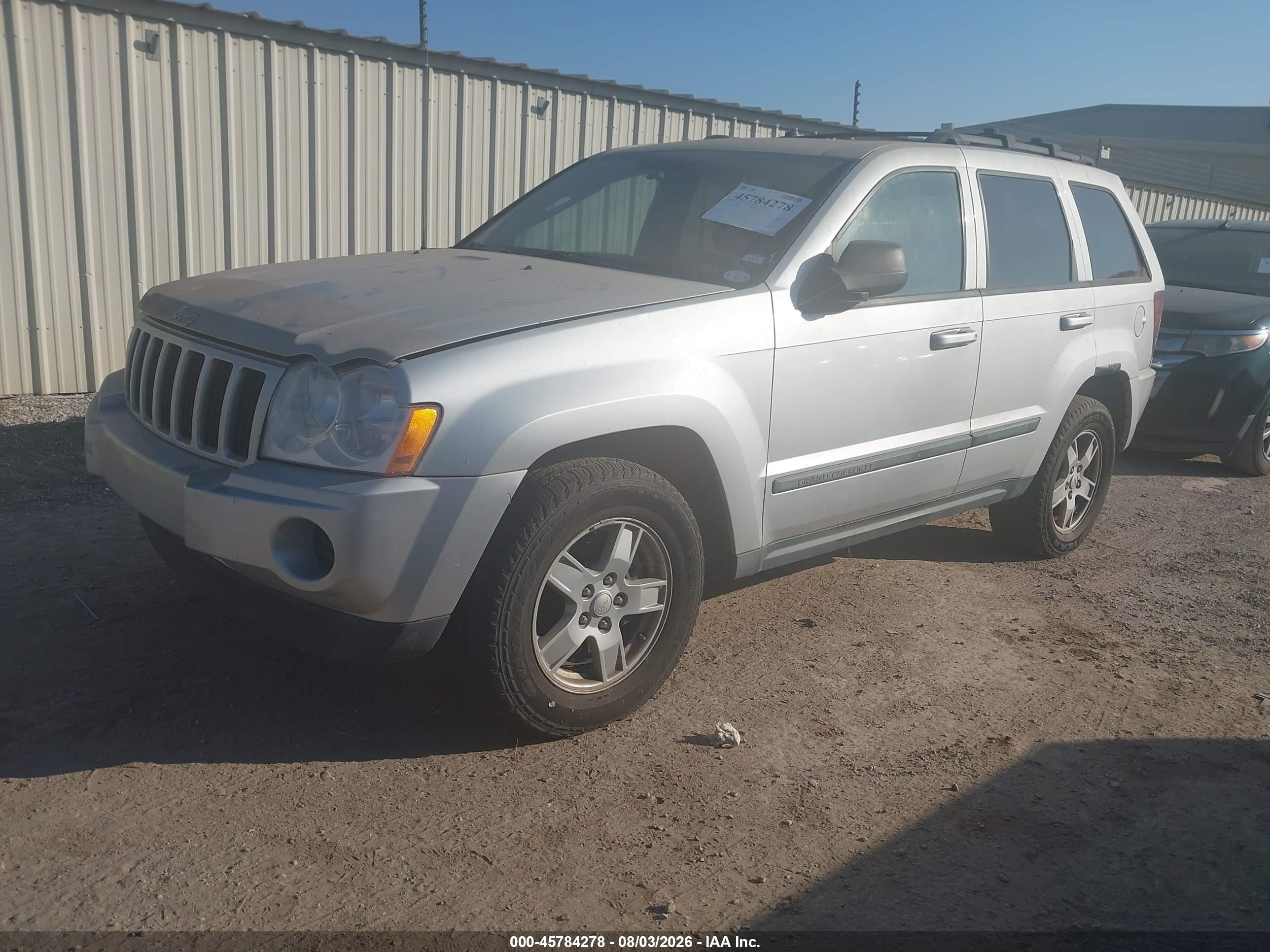 2007 Jeep Grand Cherokee Laredo Silver vin: 1J8GR48K57C688404
