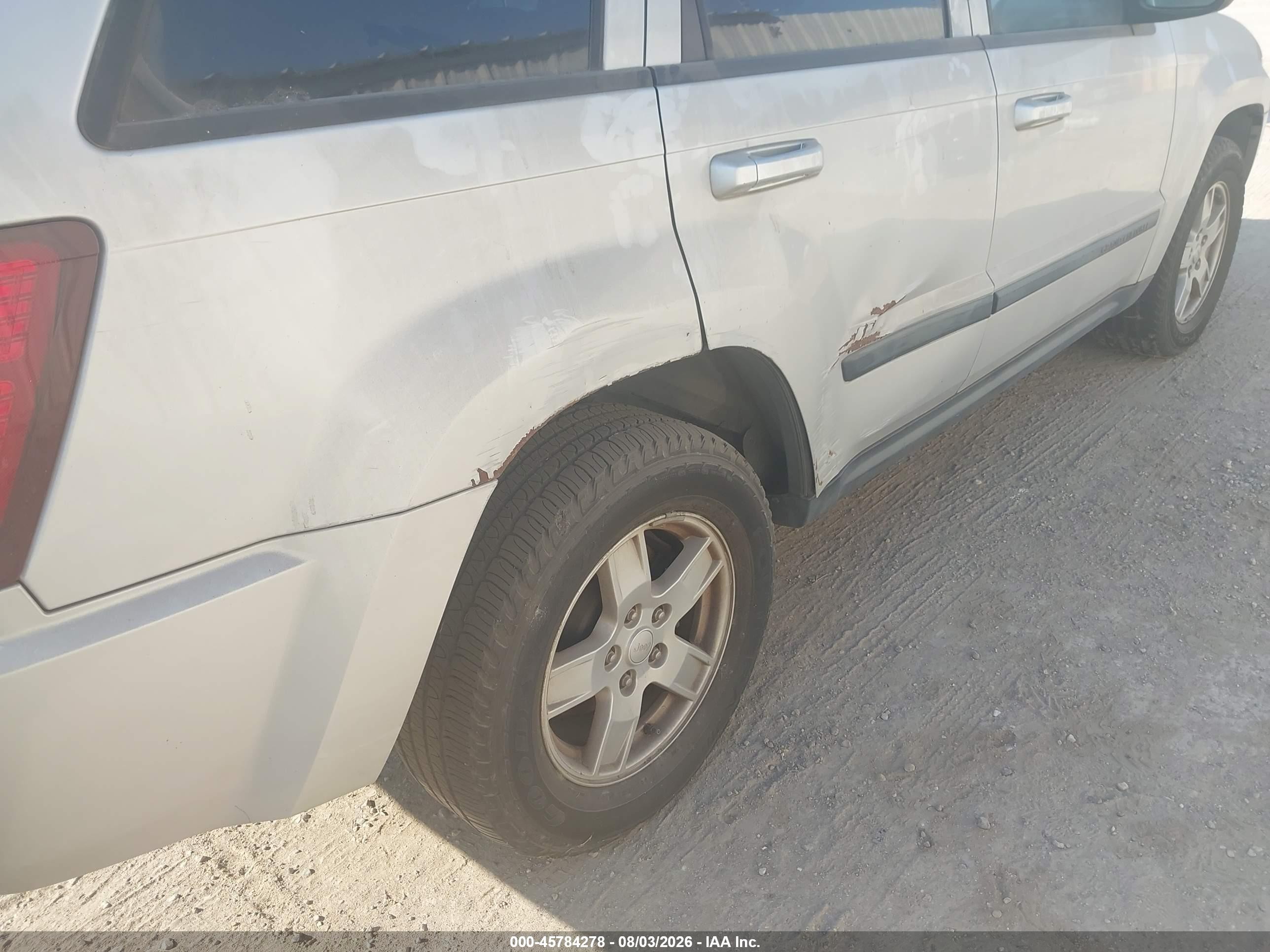 2007 Jeep Grand Cherokee Laredo Silver vin: 1J8GR48K57C688404