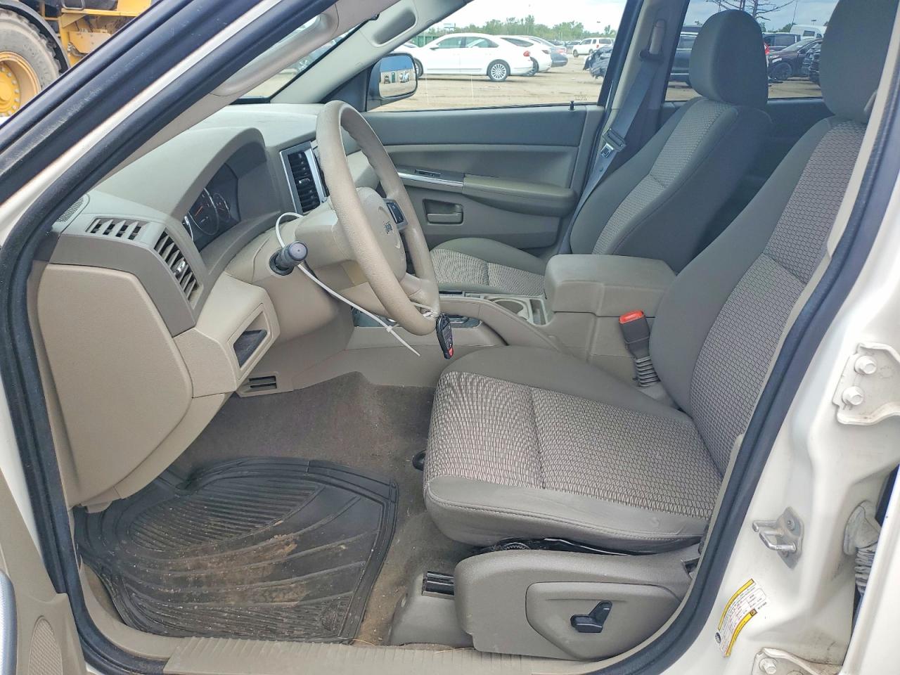2008 Jeep Grand Cherokee Laredo White vin: 1J8GR48K58C171928