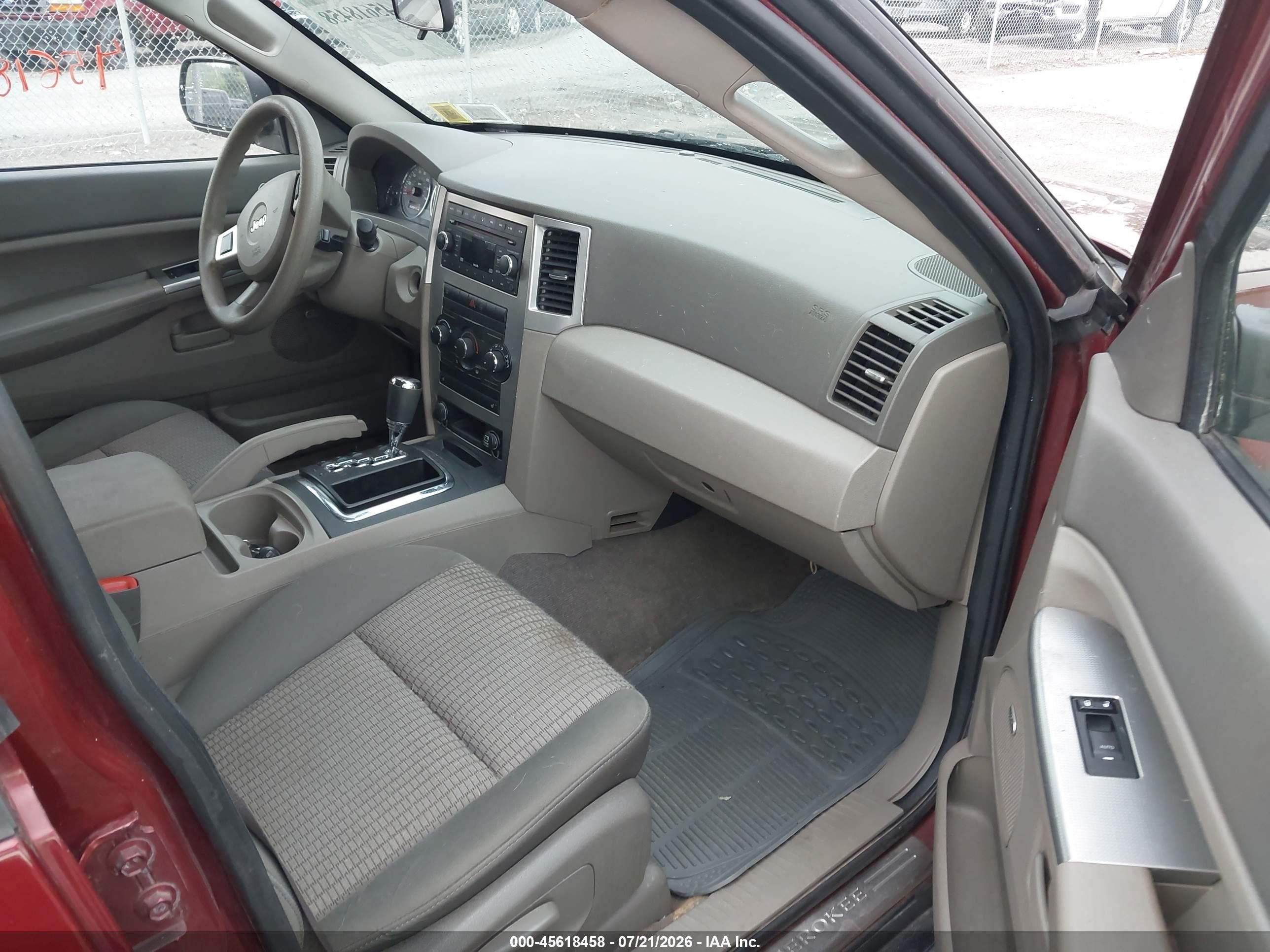 2008 Jeep Grand Cherokee Laredo Red vin: 1J8GR48K58C178460
