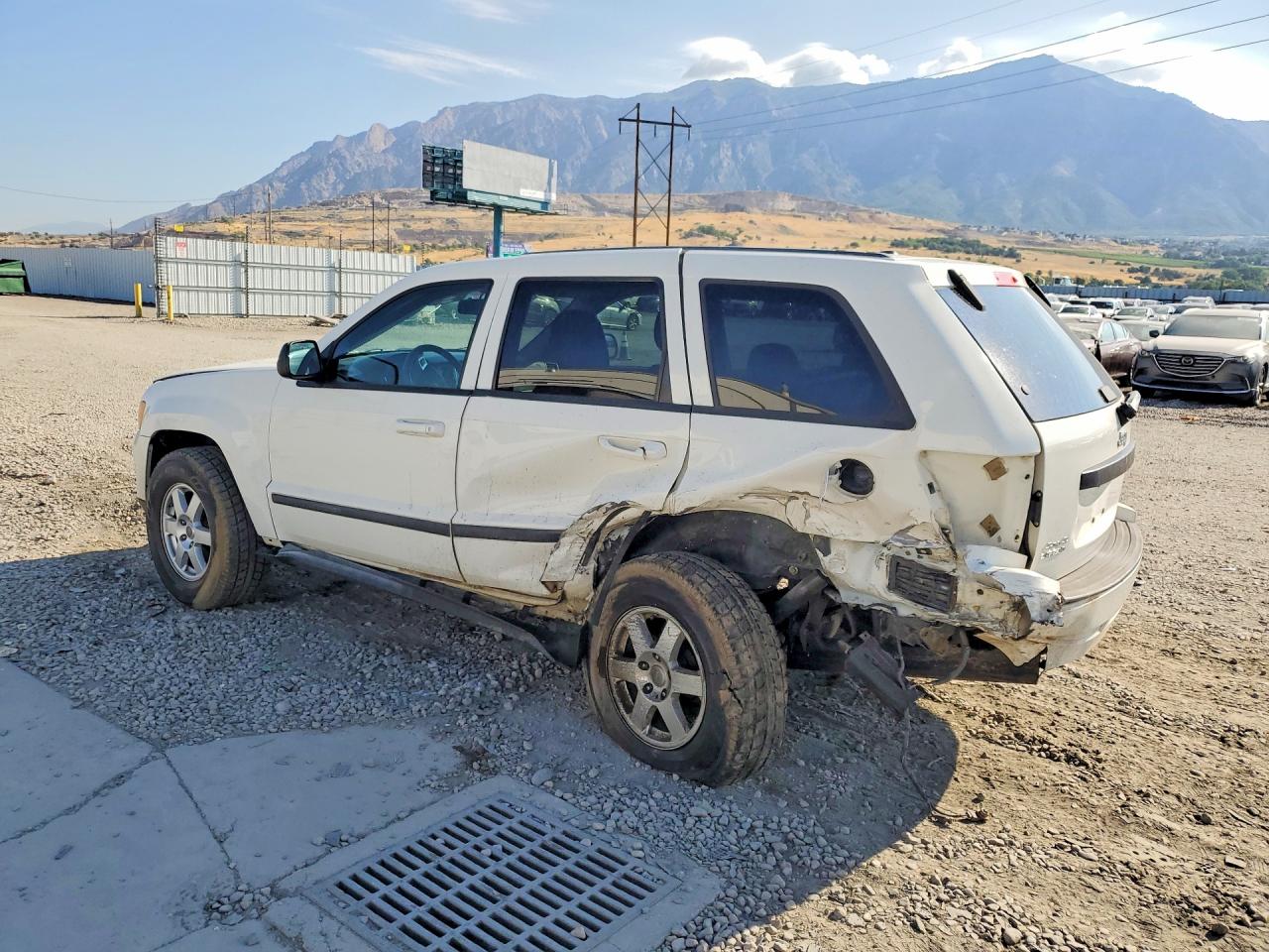 2008 Jeep Grand Cherokee Laredo Белый vin: 1J8GR48K58C237121