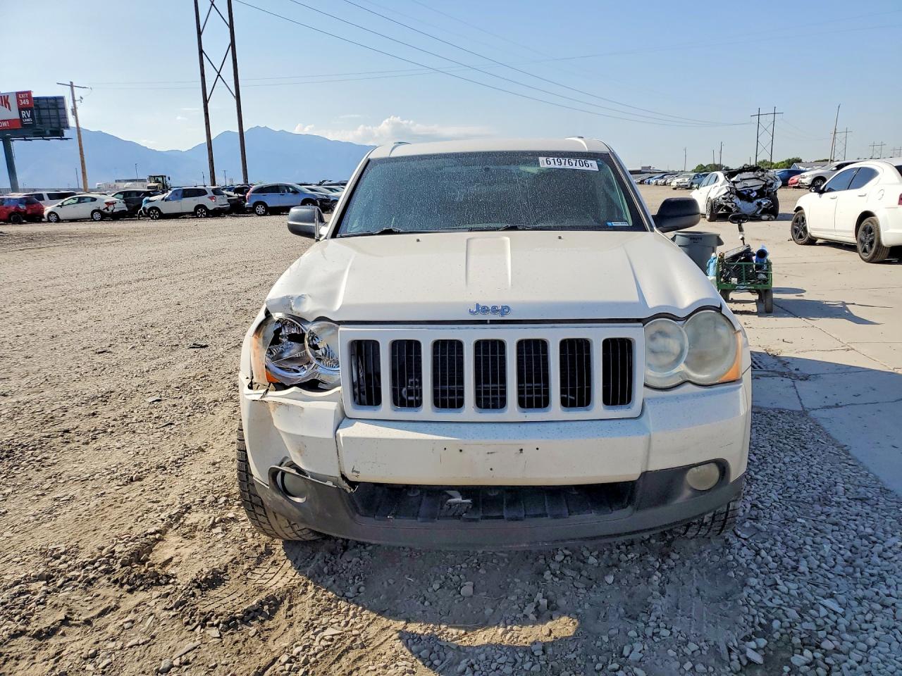 2008 Jeep Grand Cherokee Laredo Белый vin: 1J8GR48K58C237121
