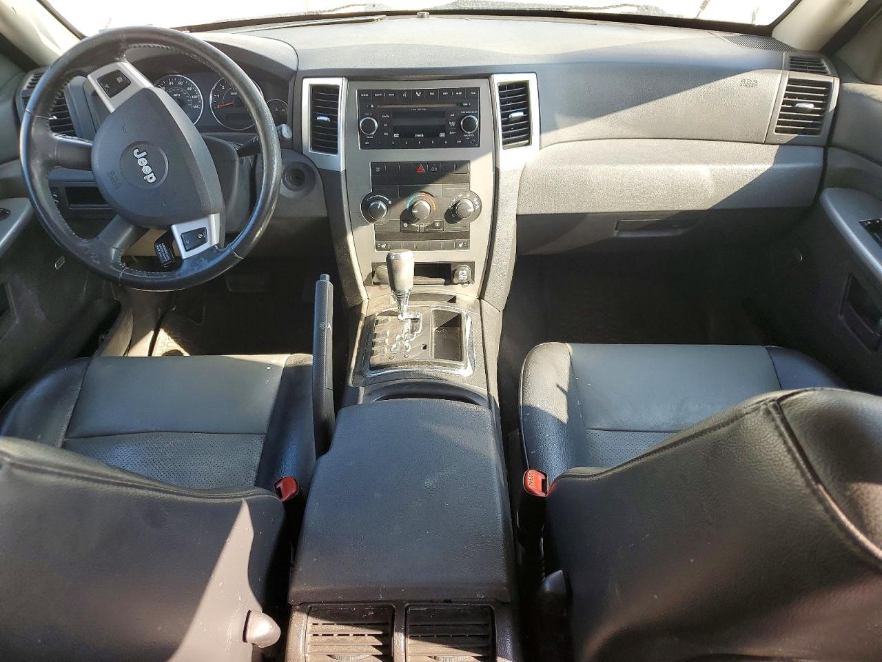 2008 Jeep Grand Cherokee Laredo Белый vin: 1J8GR48K58C237121