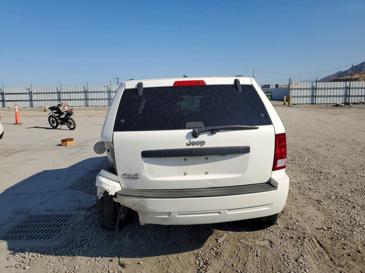 2008 Jeep Grand Cherokee Laredo Белый vin: 1J8GR48K58C237121