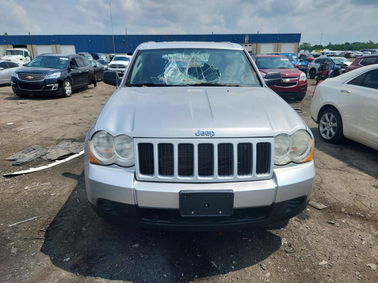2008 Jeep Grand Cherokee Laredo Silver vin: 1J8GR48K58C247180