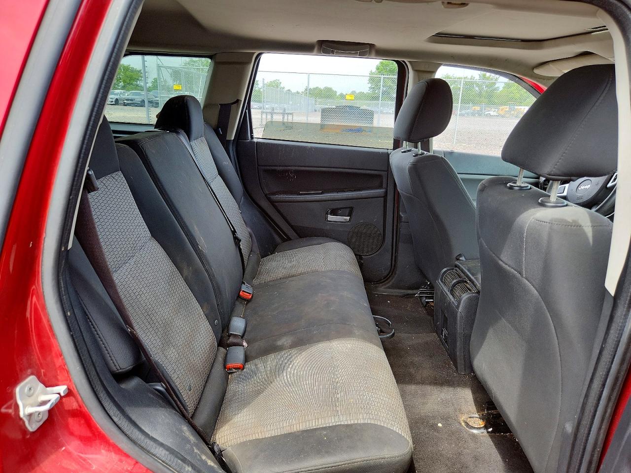 2009 Jeep Grand Cherokee Laredo Red vin: 1J8GR48K59C550185