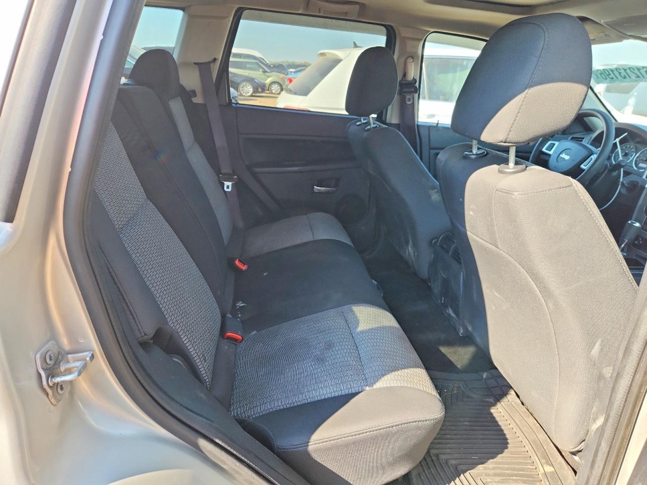 2009 Jeep Grand Cherokee Laredo Cream vin: 1J8GR48K69C555542