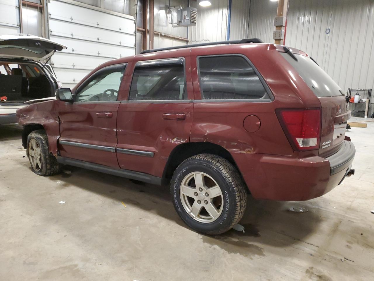 2007 Jeep Grand Cherokee Laredo Red vin: 1J8GR48K77C551660