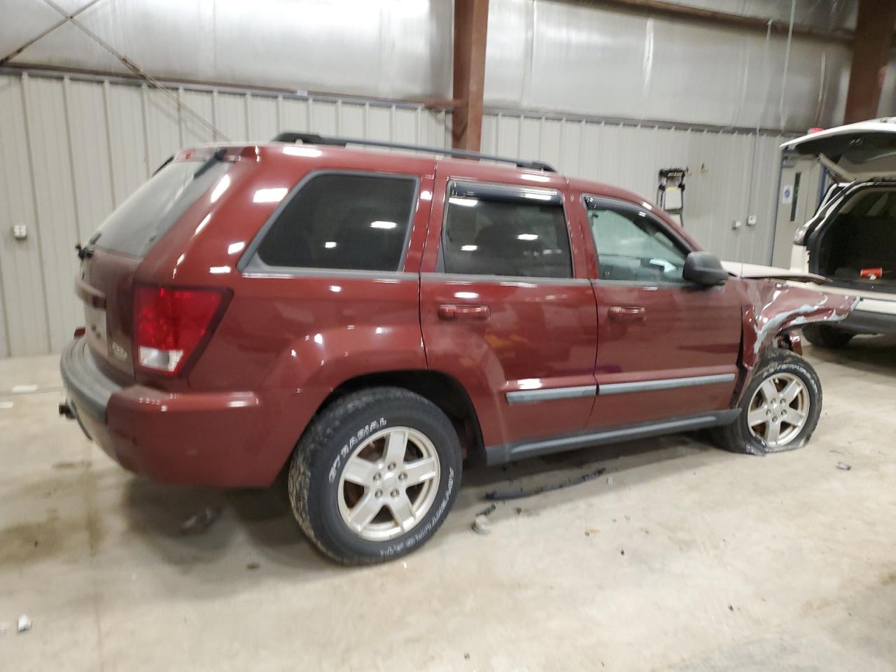 2007 Jeep Grand Cherokee Laredo Red vin: 1J8GR48K77C551660