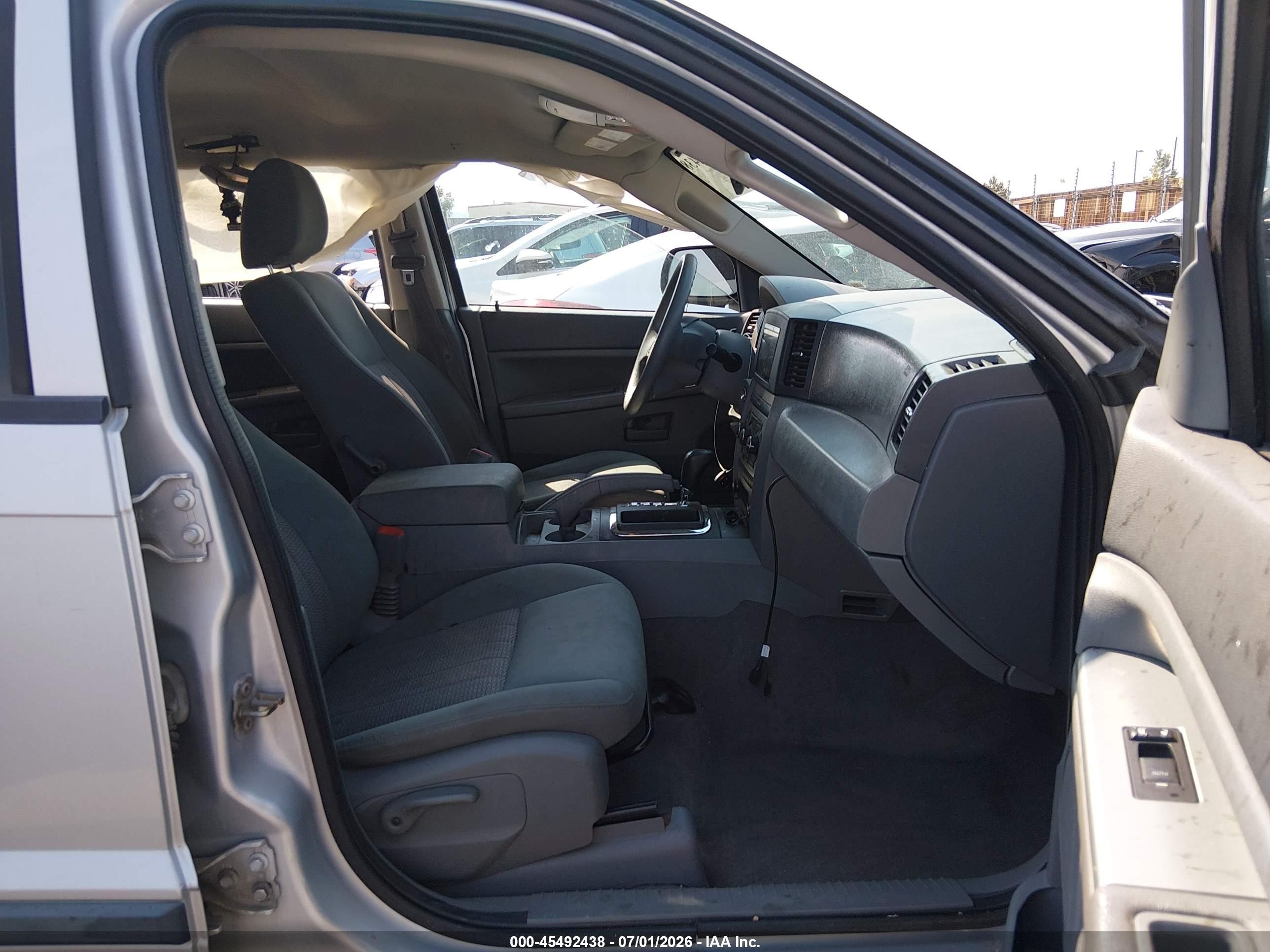 2007 Jeep Grand Cherokee Laredo Gray vin: 1J8GR48K77C568815