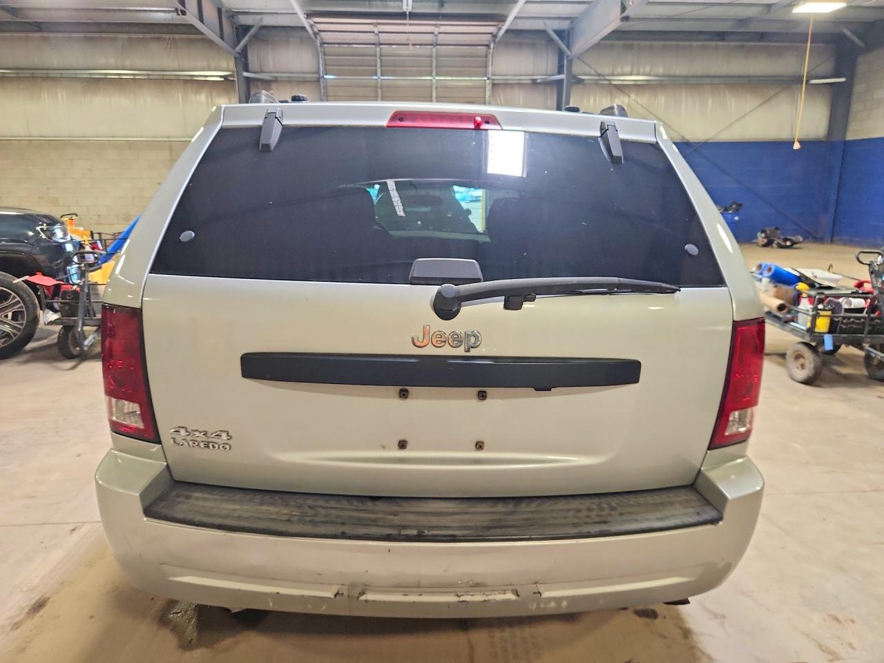 2007 Jeep Grand Cherokee Laredo Silver vin: 1J8GR48K77C576252