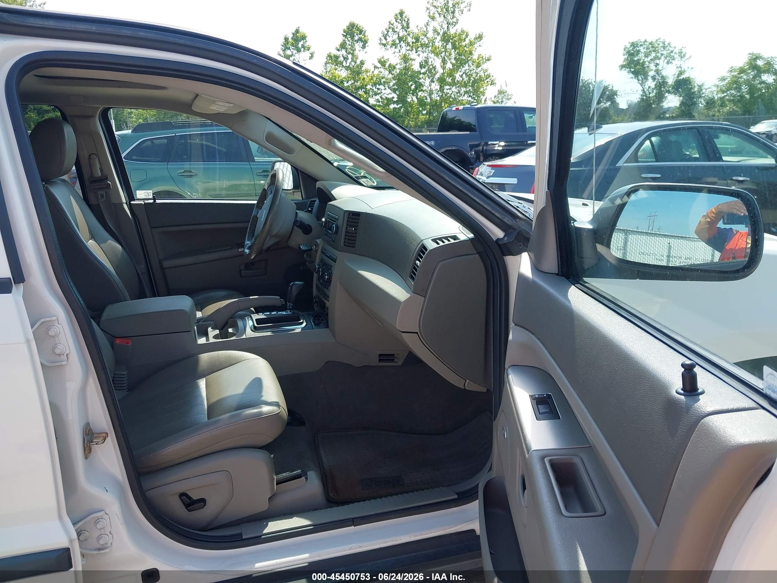 2007 Jeep Grand Cherokee Laredo White vin: 1J8GR48K77C581936