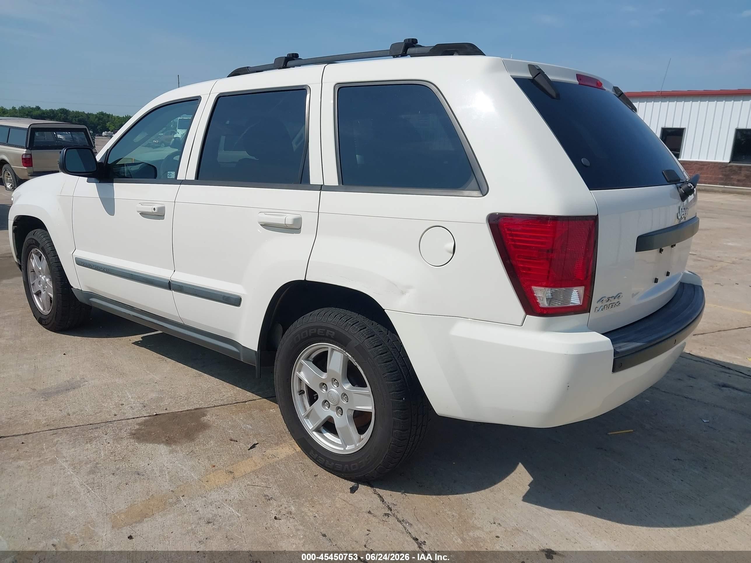 2007 Jeep Grand Cherokee Laredo White vin: 1J8GR48K77C581936
