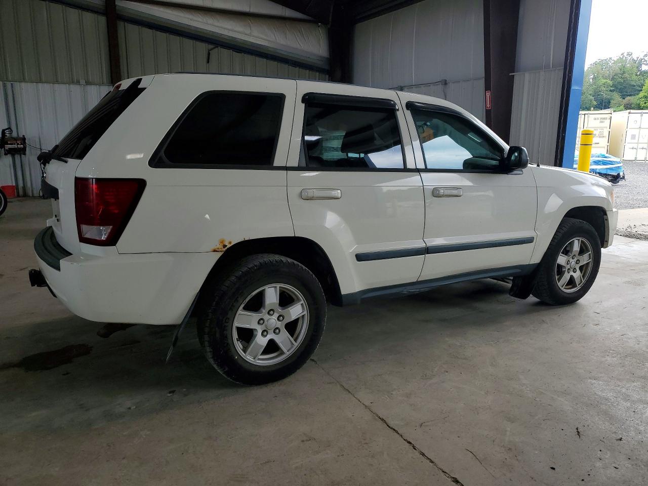2007 Jeep Grand Cherokee Laredo White vin: 1J8GR48K77C681857