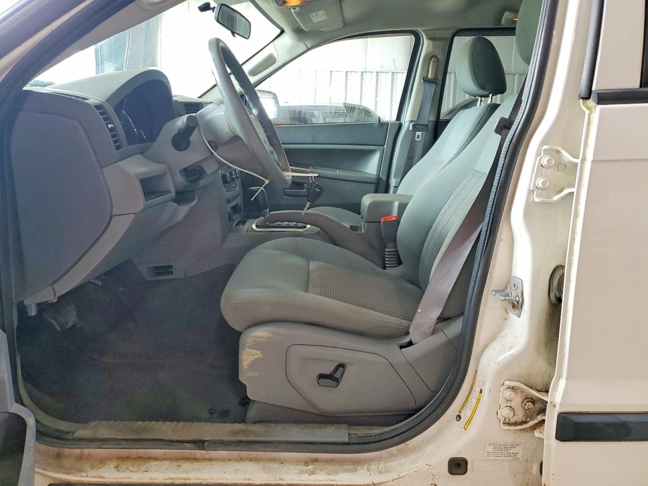 2007 Jeep Grand Cherokee Laredo White vin: 1J8GR48K77C681857