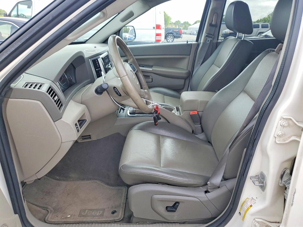 2008 Jeep Grand Cherokee Laredo White vin: 1J8GR48K78C104358