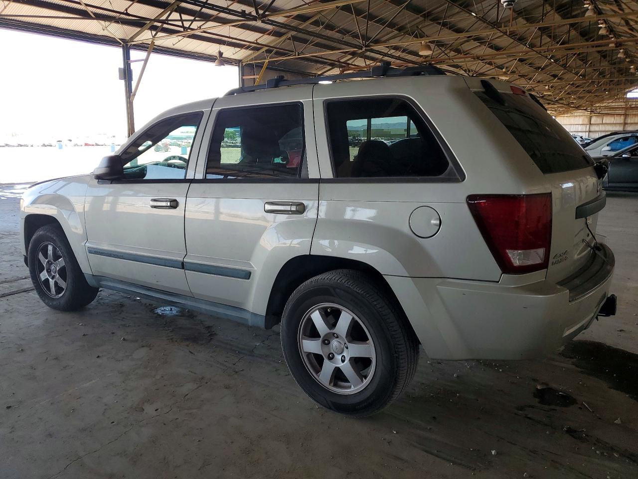 2008 Jeep Grand Cherokee Laredo Silver vin: 1J8GR48K78C157075