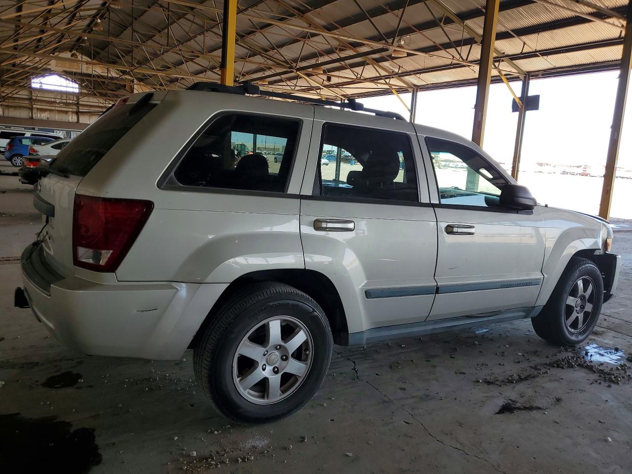 2008 Jeep Grand Cherokee Laredo Silver vin: 1J8GR48K78C157075