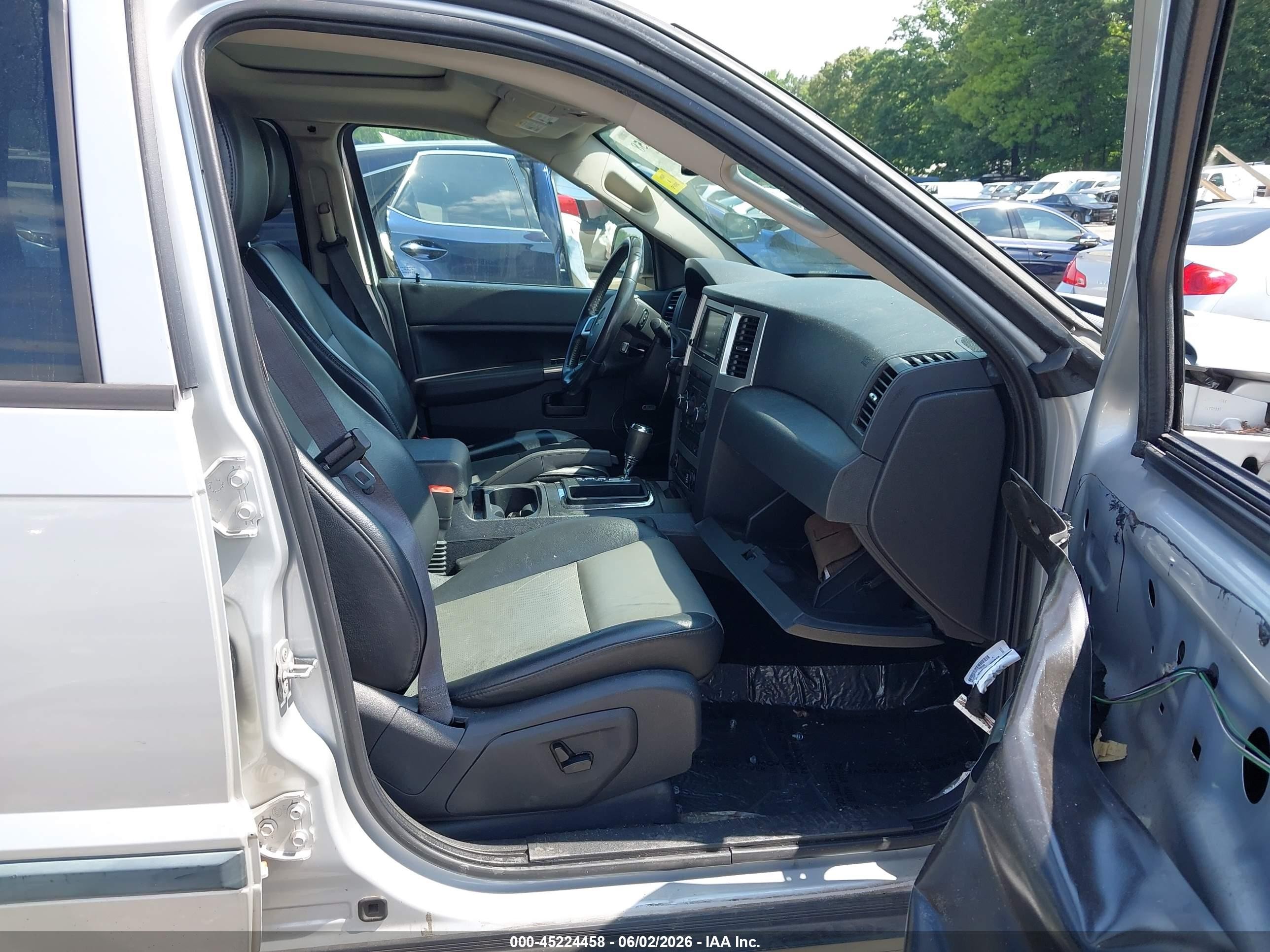 2008 Jeep Grand Cherokee Laredo Серый vin: 1J8GR48K78C206954