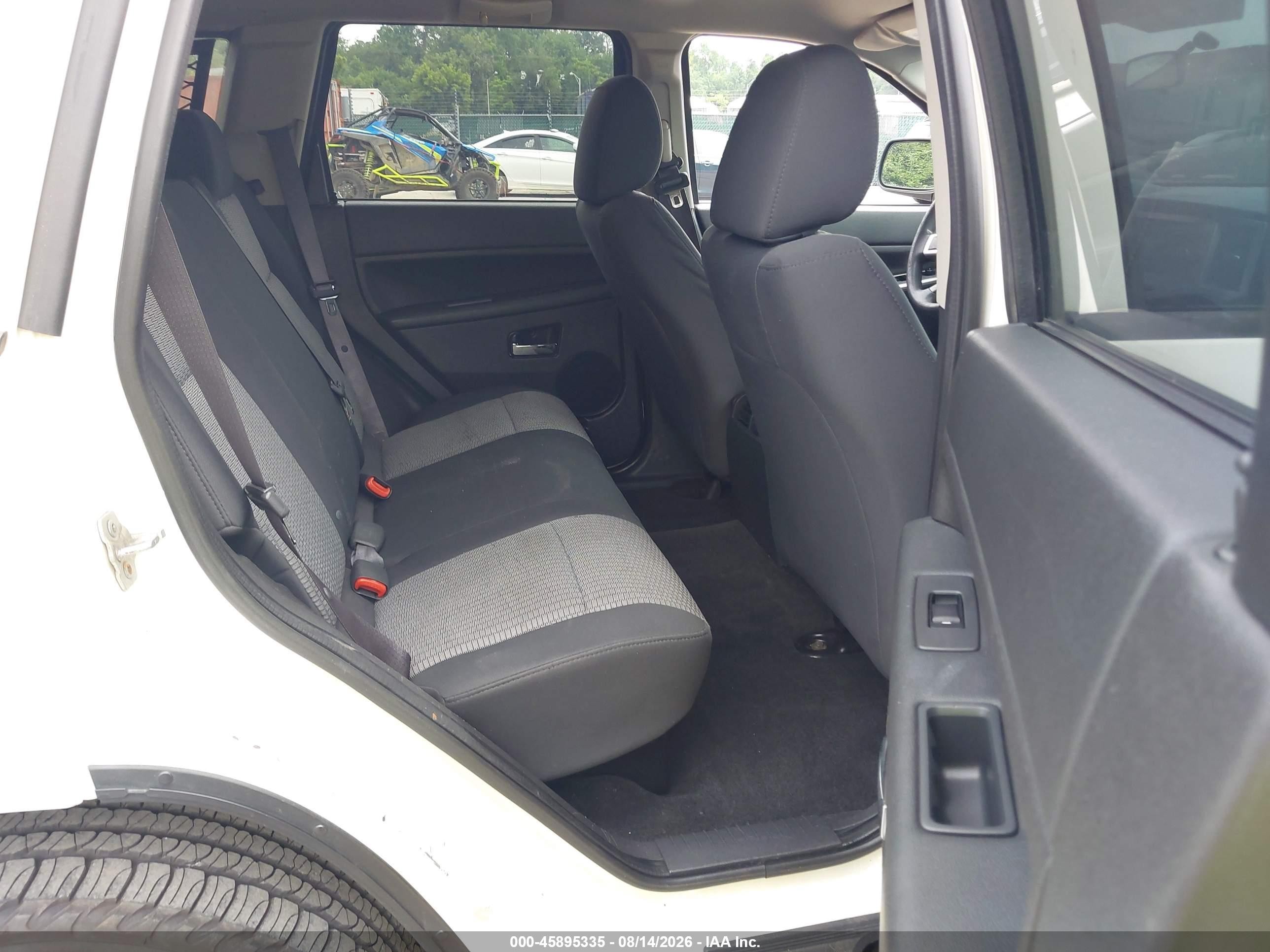 2009 Jeep Grand Cherokee Laredo Белый vin: 1J8GR48K79C526700