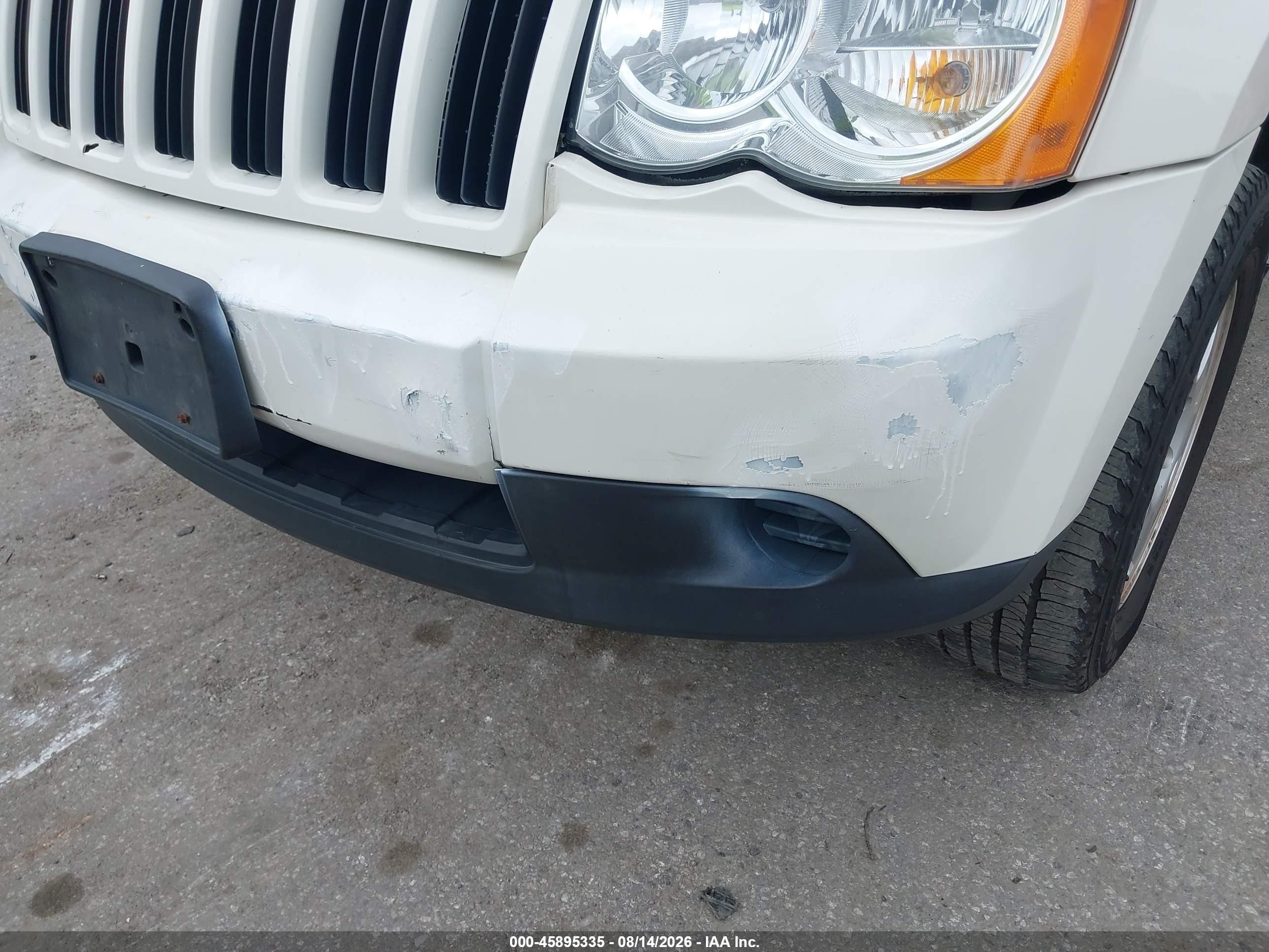 2009 Jeep Grand Cherokee Laredo Белый vin: 1J8GR48K79C526700