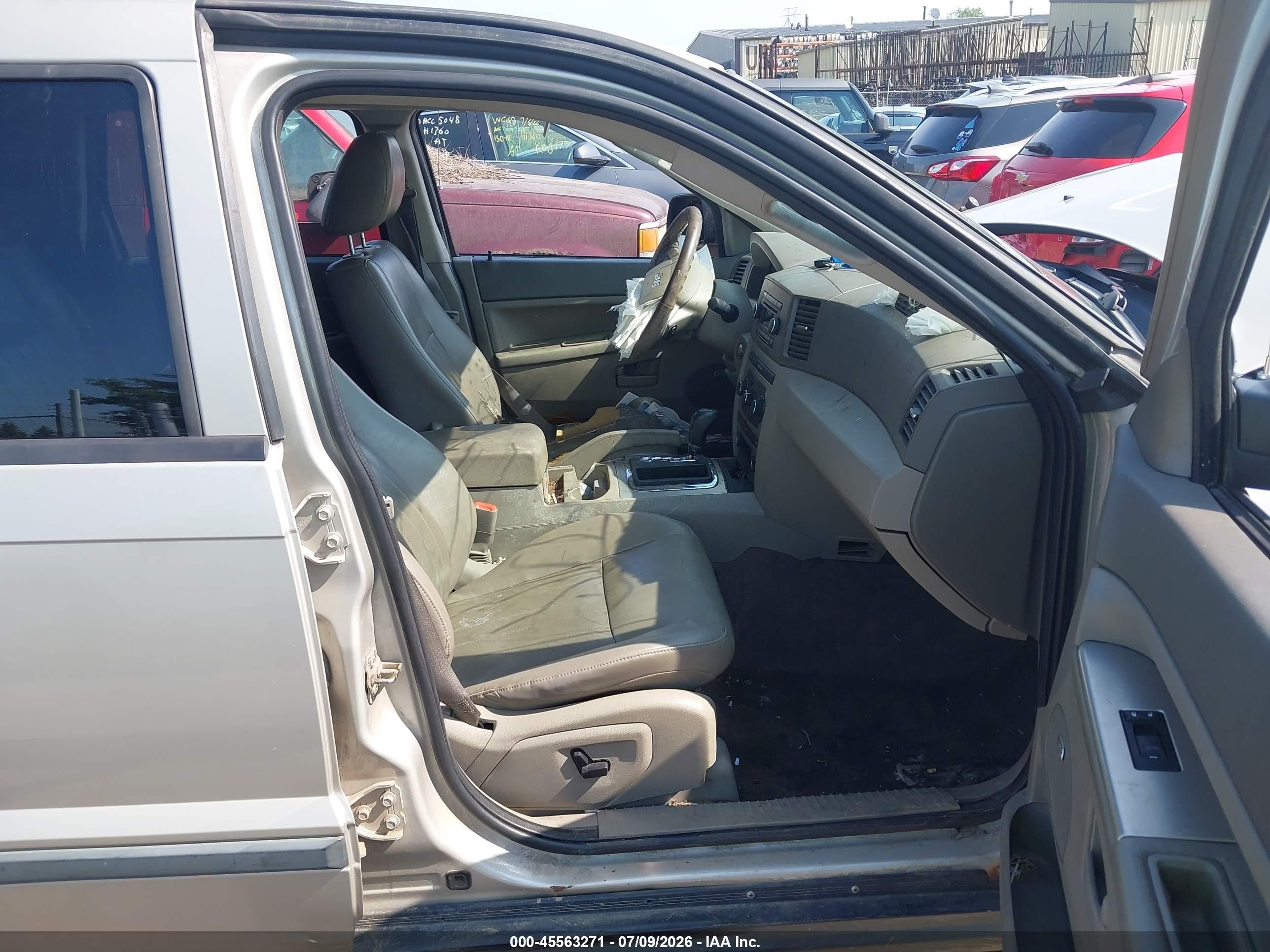 2007 Jeep Grand Cherokee Laredo Silver vin: 1J8GR48K87C522913