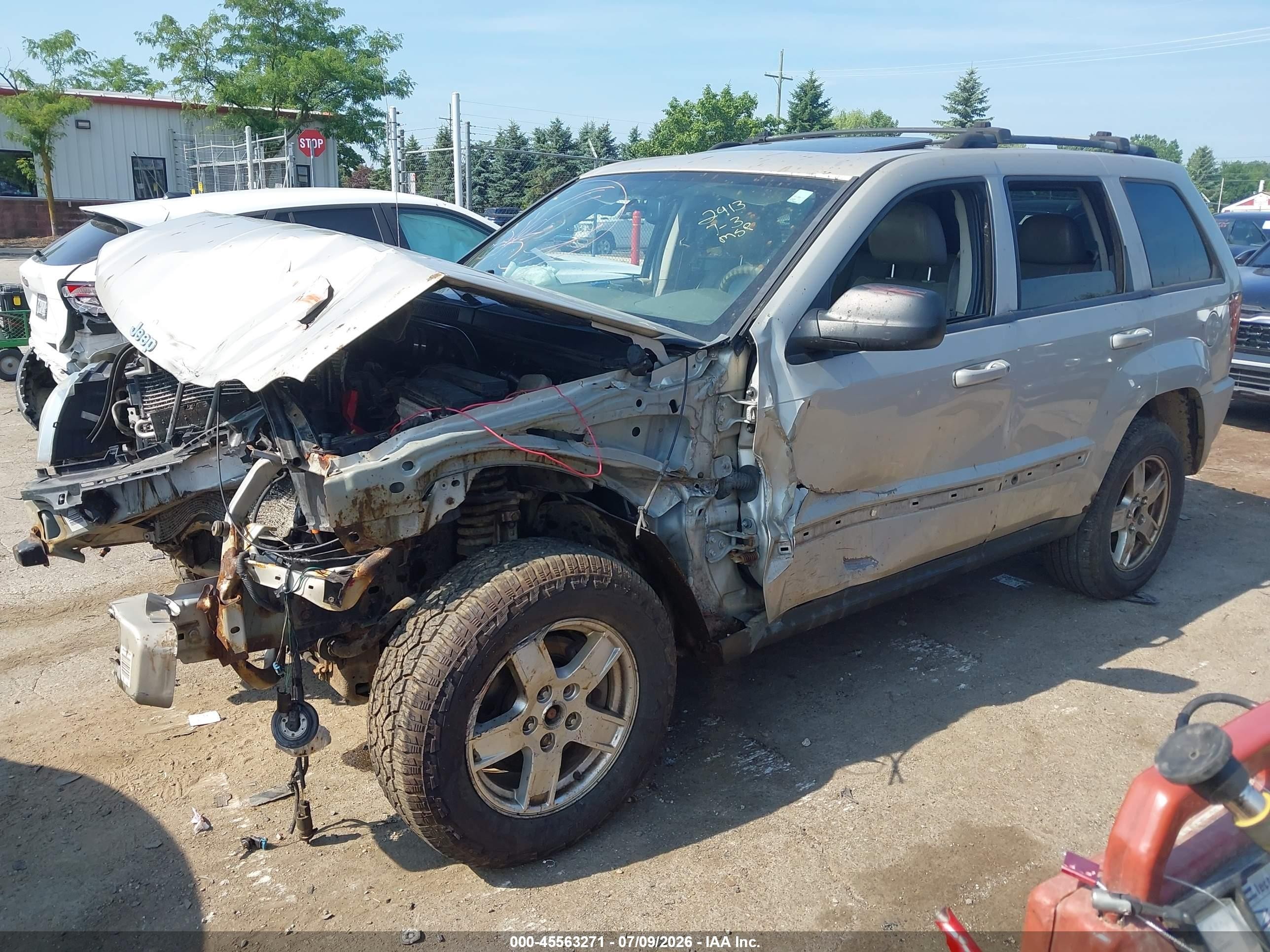2007 Jeep Grand Cherokee Laredo Silver vin: 1J8GR48K87C522913