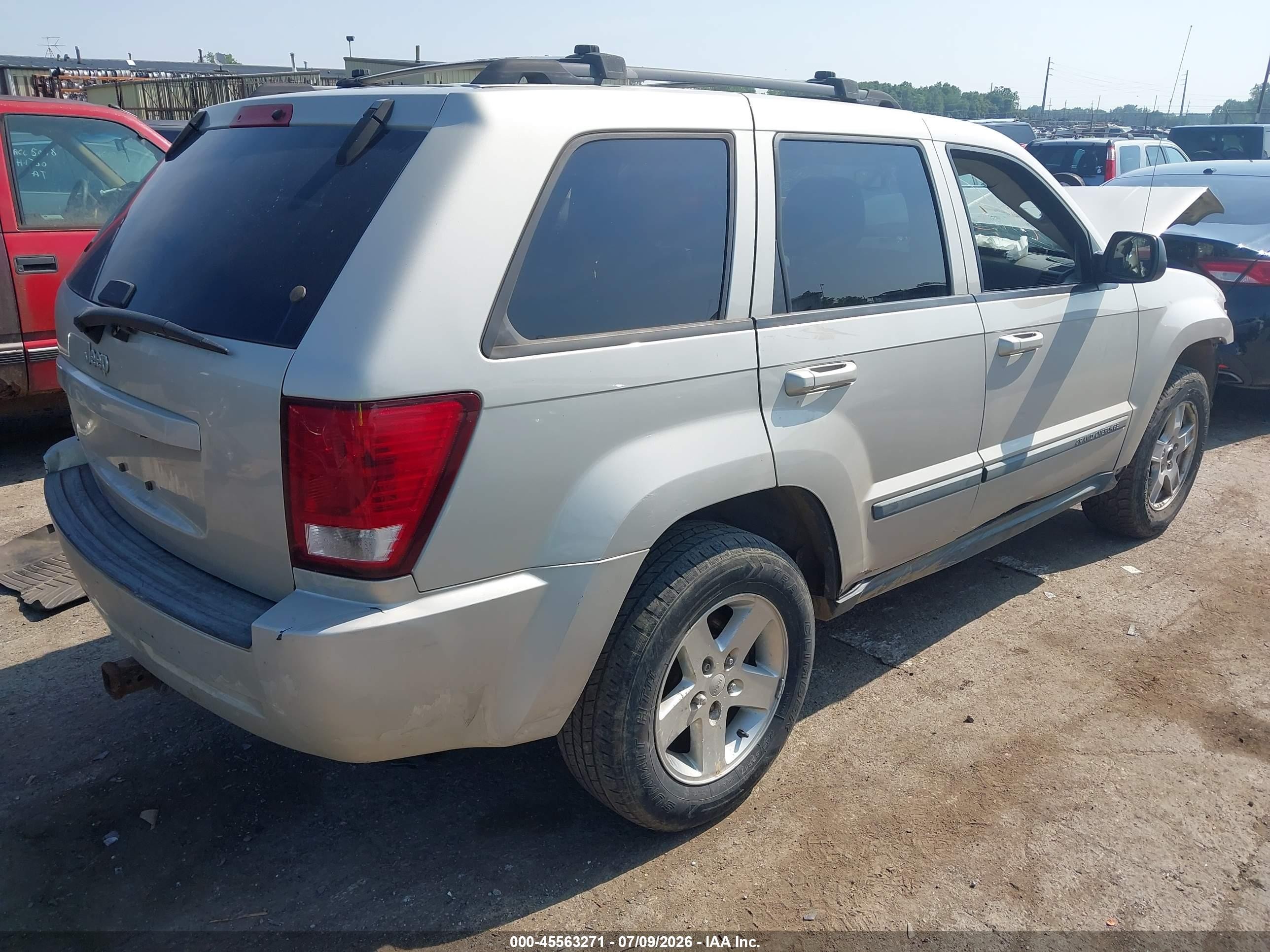 2007 Jeep Grand Cherokee Laredo Silver vin: 1J8GR48K87C522913