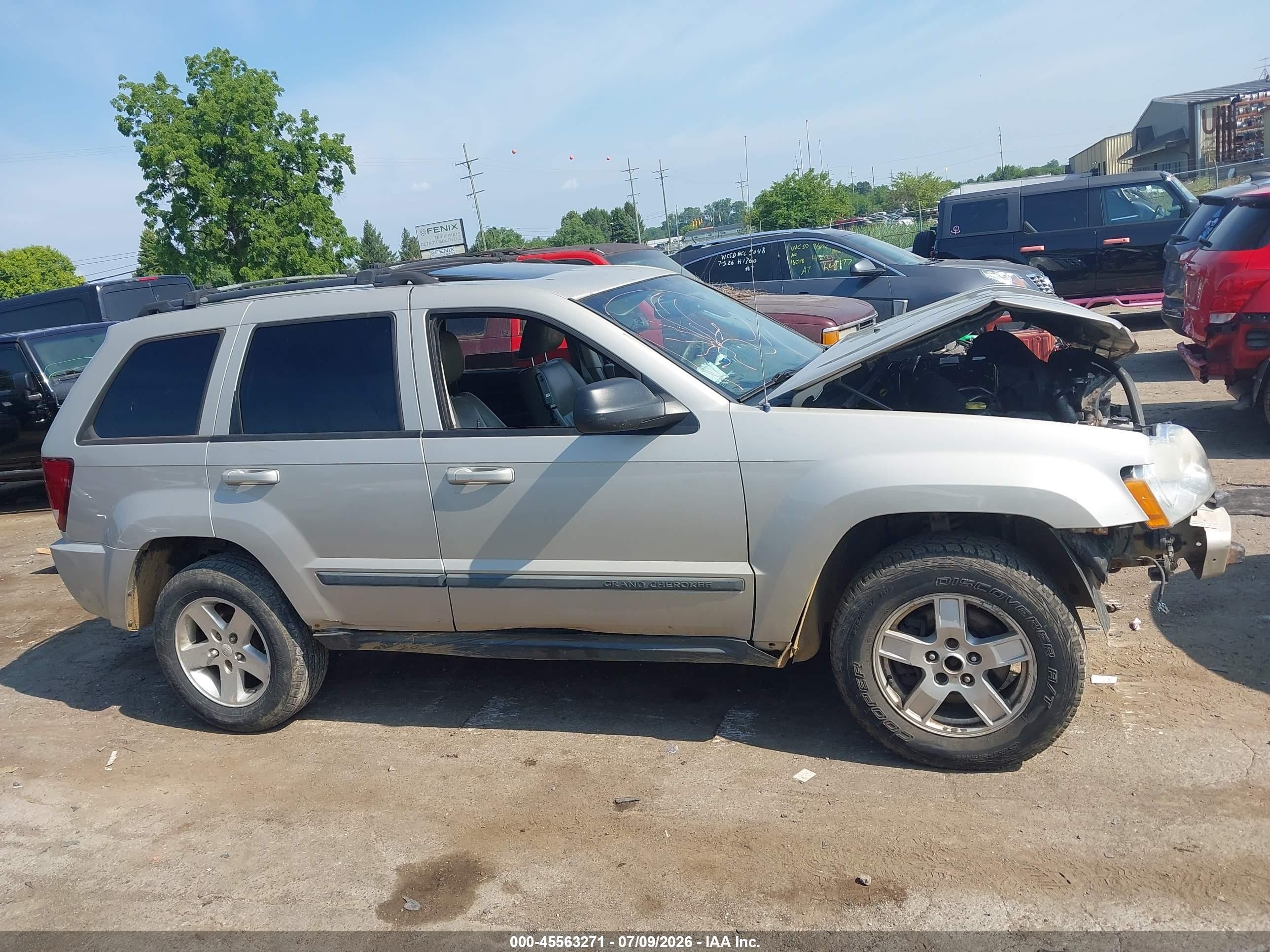 2007 Jeep Grand Cherokee Laredo Silver vin: 1J8GR48K87C522913