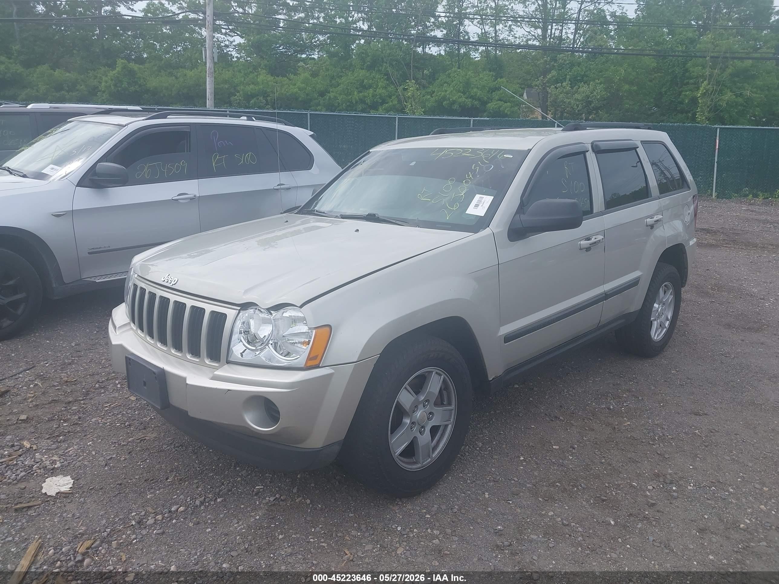 2007 Jeep Grand Cherokee Laredo Silver vin: 1J8GR48K87C564708