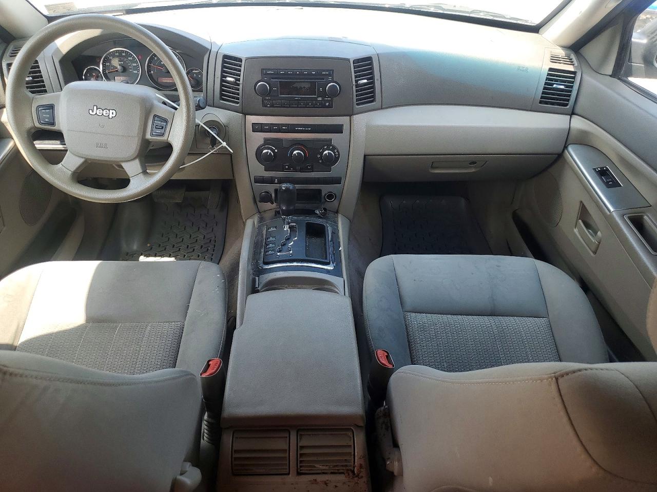2007 Jeep Grand Cherokee Laredo Silver vin: 1J8GR48K87C579516