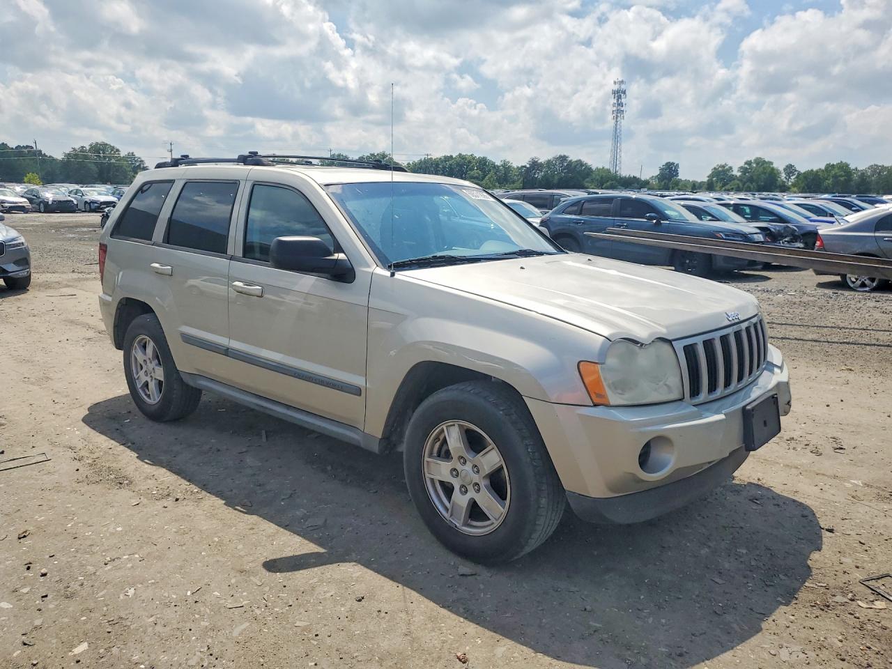 2007 Jeep Grand Cherokee Laredo Silver vin: 1J8GR48K87C579516