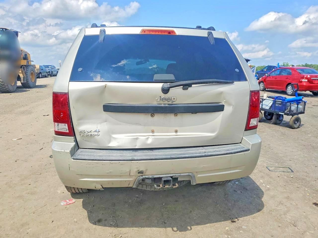 2007 Jeep Grand Cherokee Laredo Silver vin: 1J8GR48K87C579516