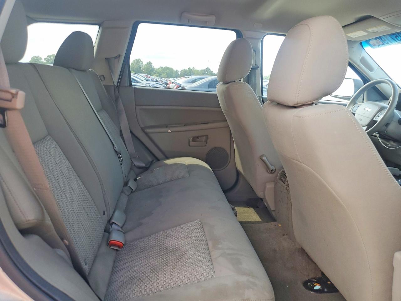 2007 Jeep Grand Cherokee Laredo Silver vin: 1J8GR48K87C579516