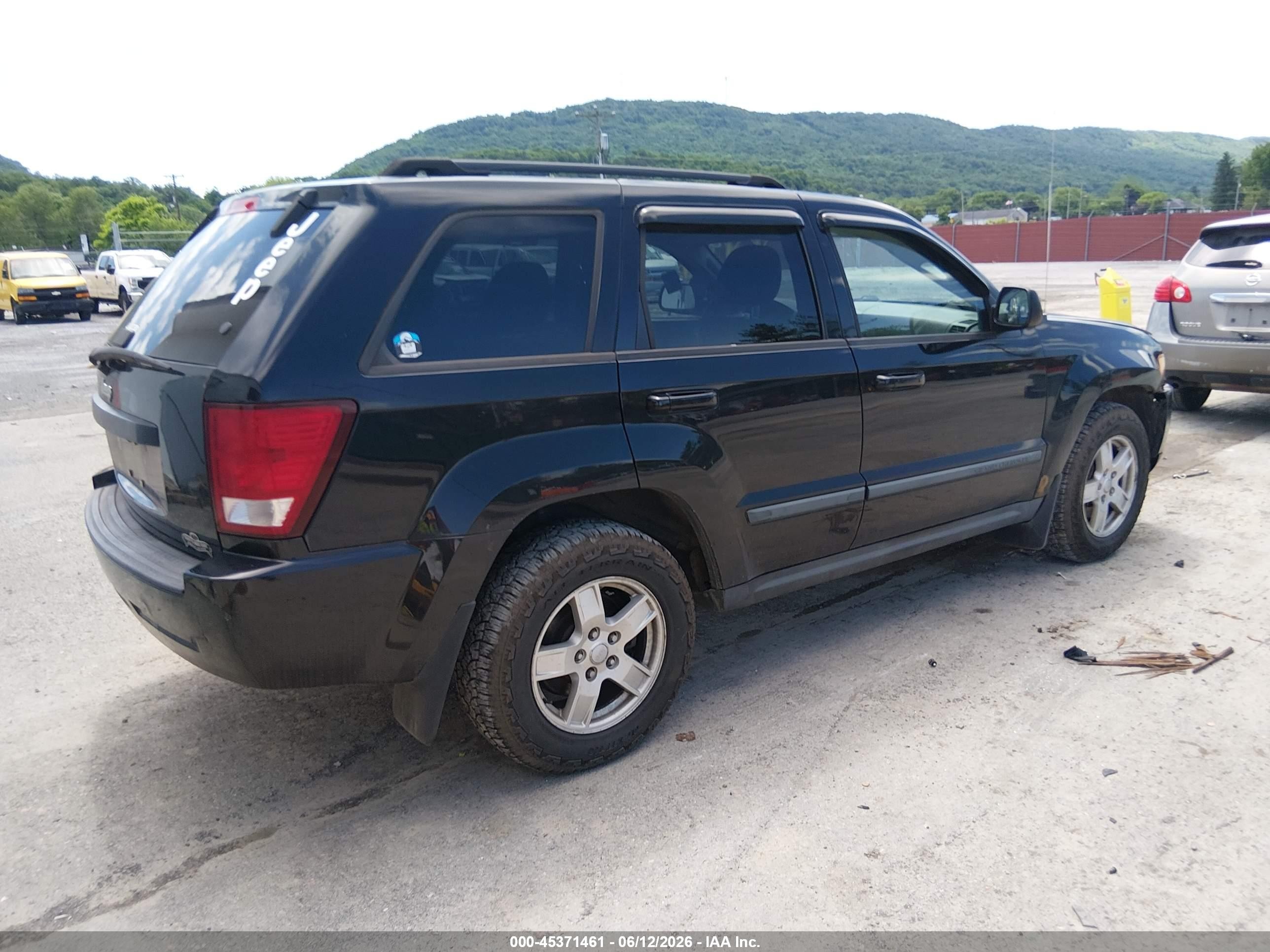 2007 Jeep Grand Cherokee Laredo Black vin: 1J8GR48K87C579936