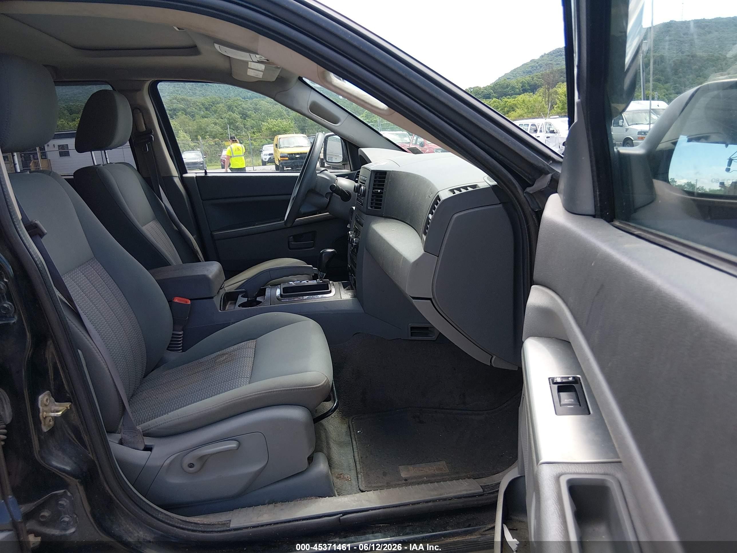 2007 Jeep Grand Cherokee Laredo Black vin: 1J8GR48K87C579936