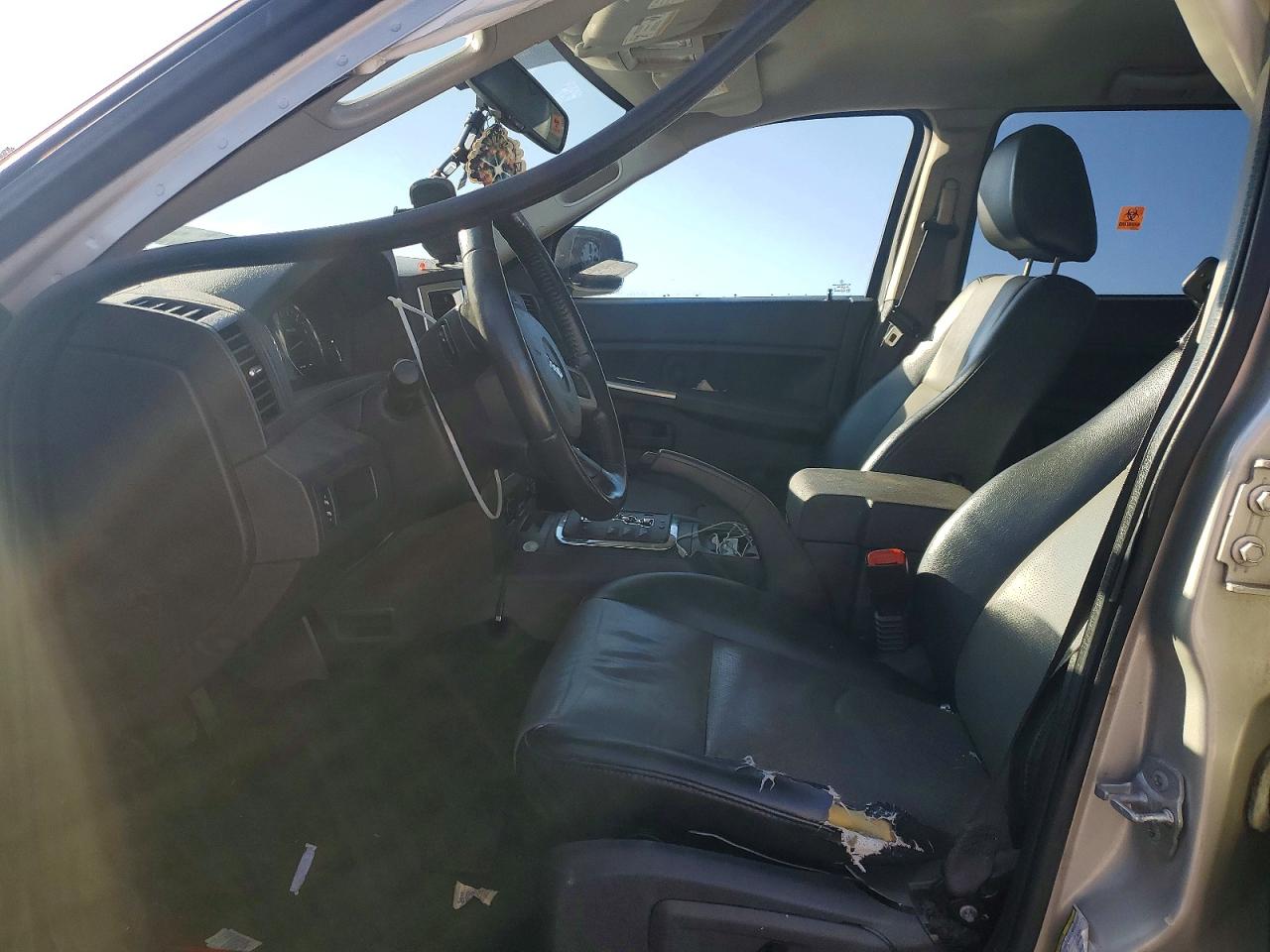 2008 Jeep Grand Cherokee Laredo Silver vin: 1J8GR48K88C213900